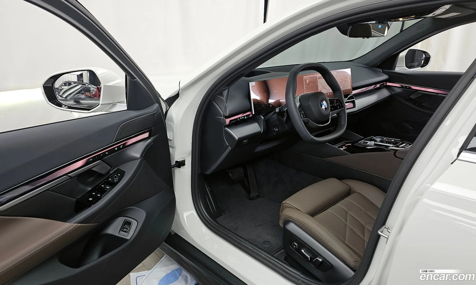 BMW 5 Series 2025 WBA21FJ00TCW10892 — 12