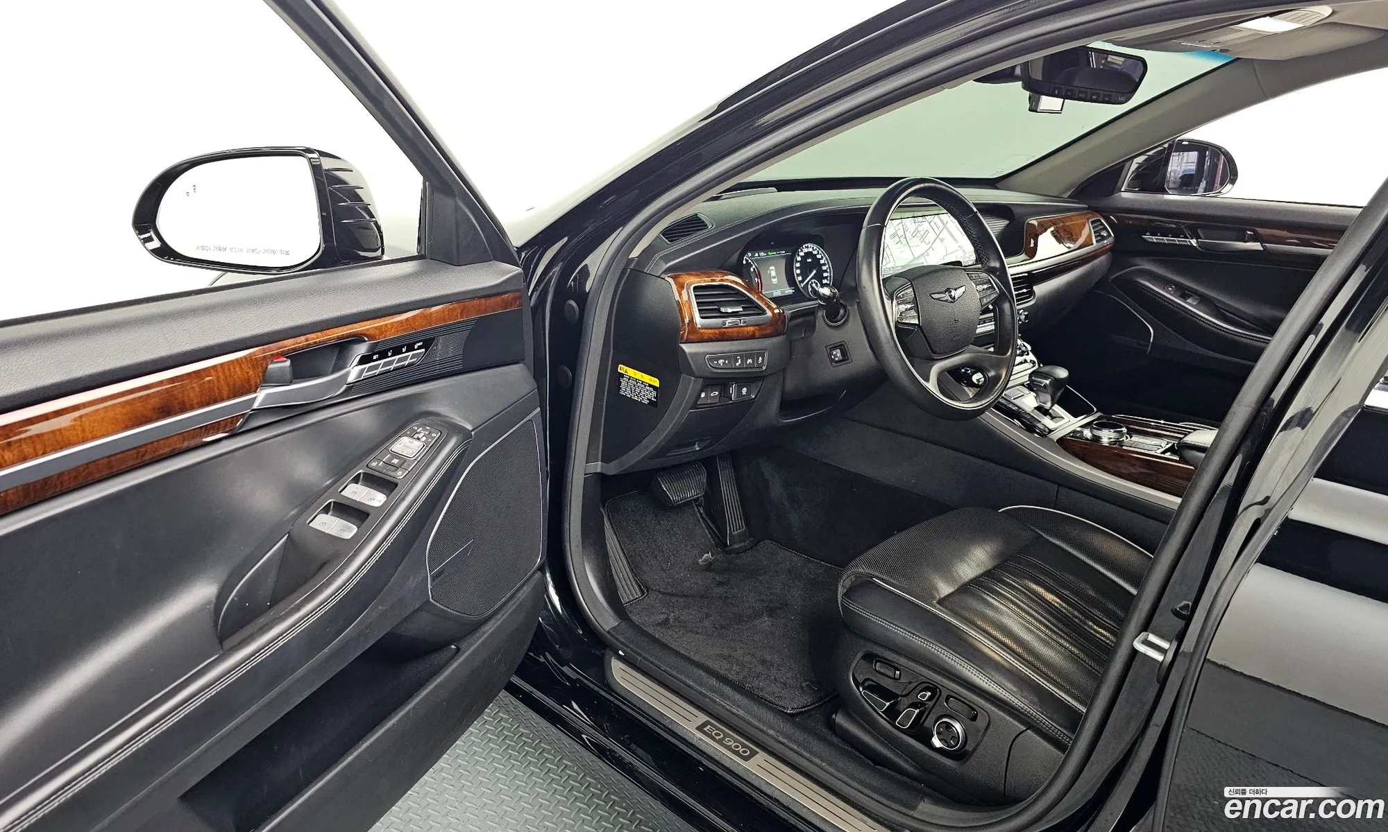Genesis EQ900 2016 — 12