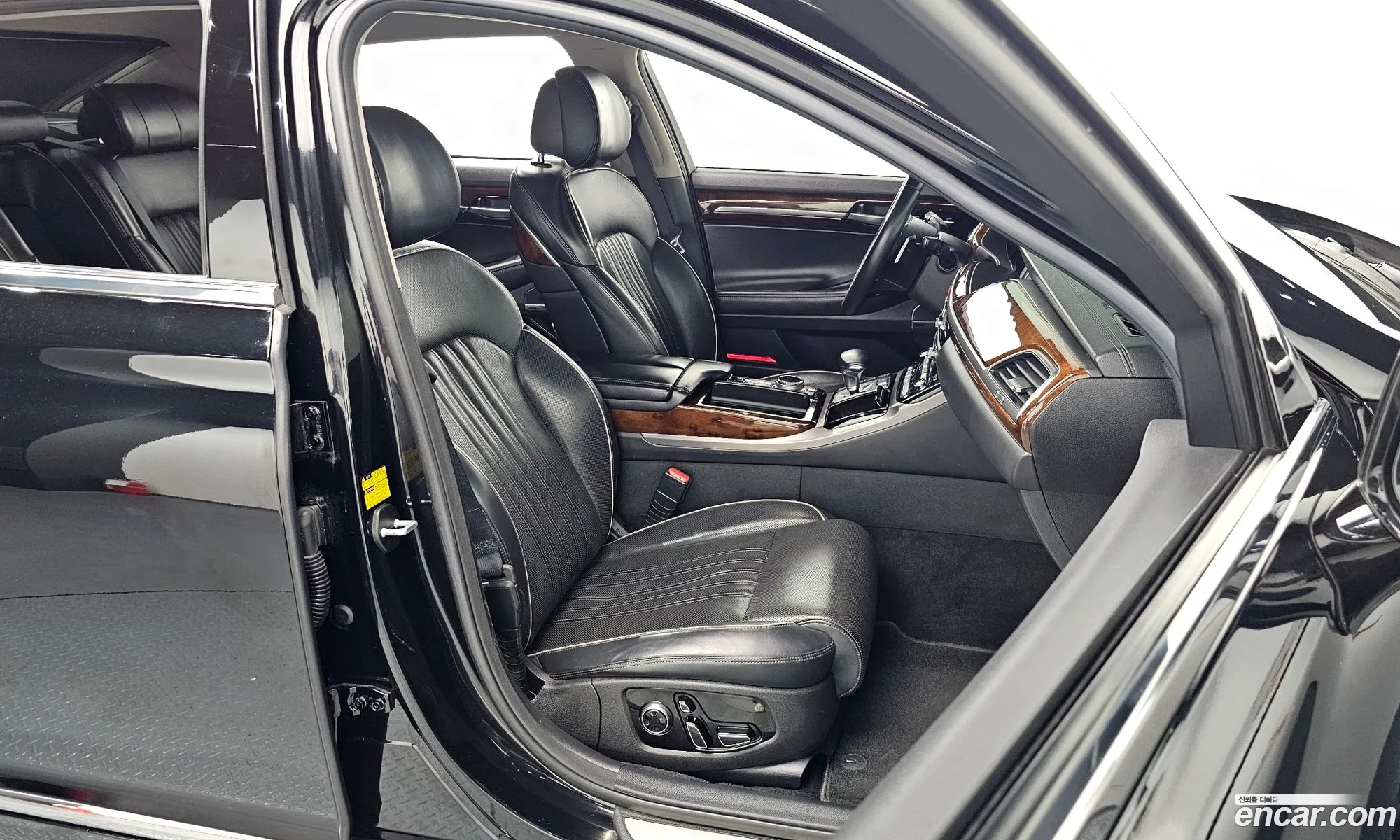Genesis EQ900 2016 — 14