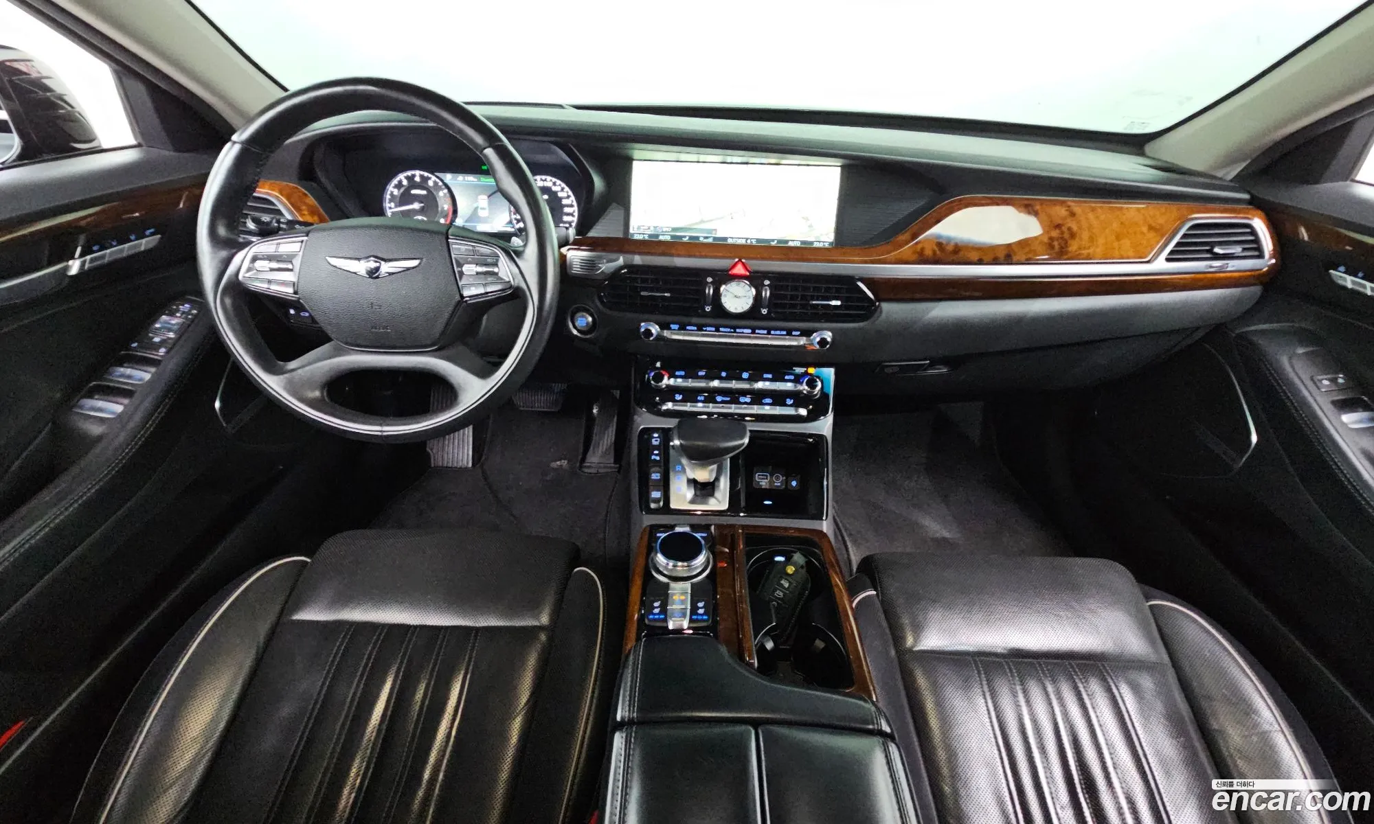 Genesis EQ900 2016 — 2