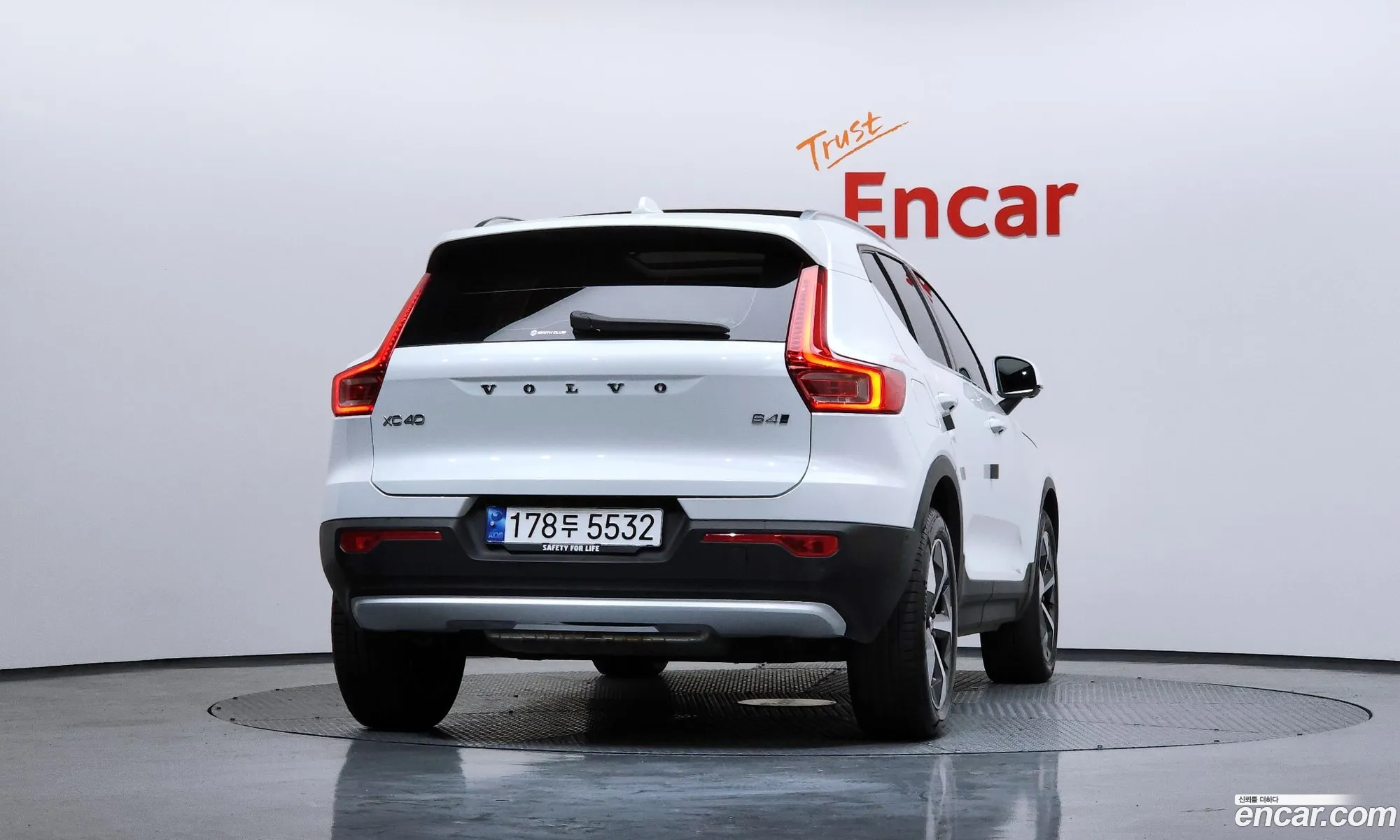 Volvo XC40 2023 — 3