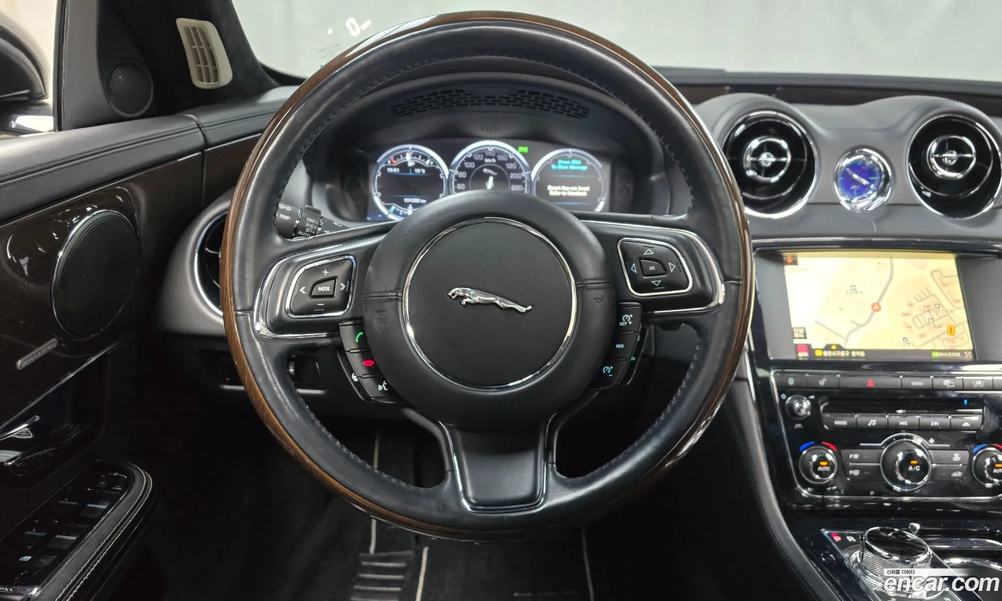 Jaguar XJ 2011 SAJAA26BXBLV14558 — 11