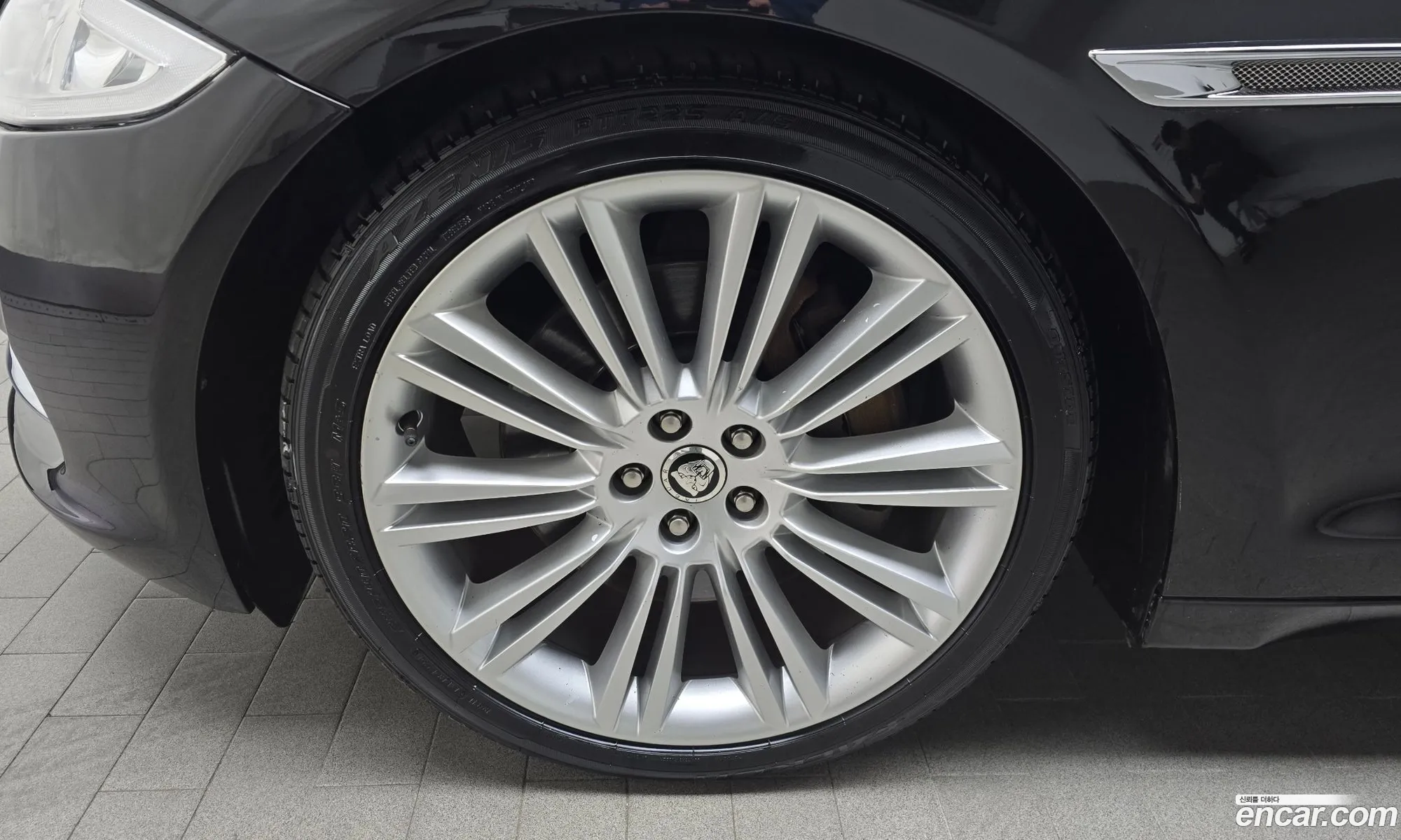 Jaguar XJ 2011 SAJAA26BXBLV14558 — 19