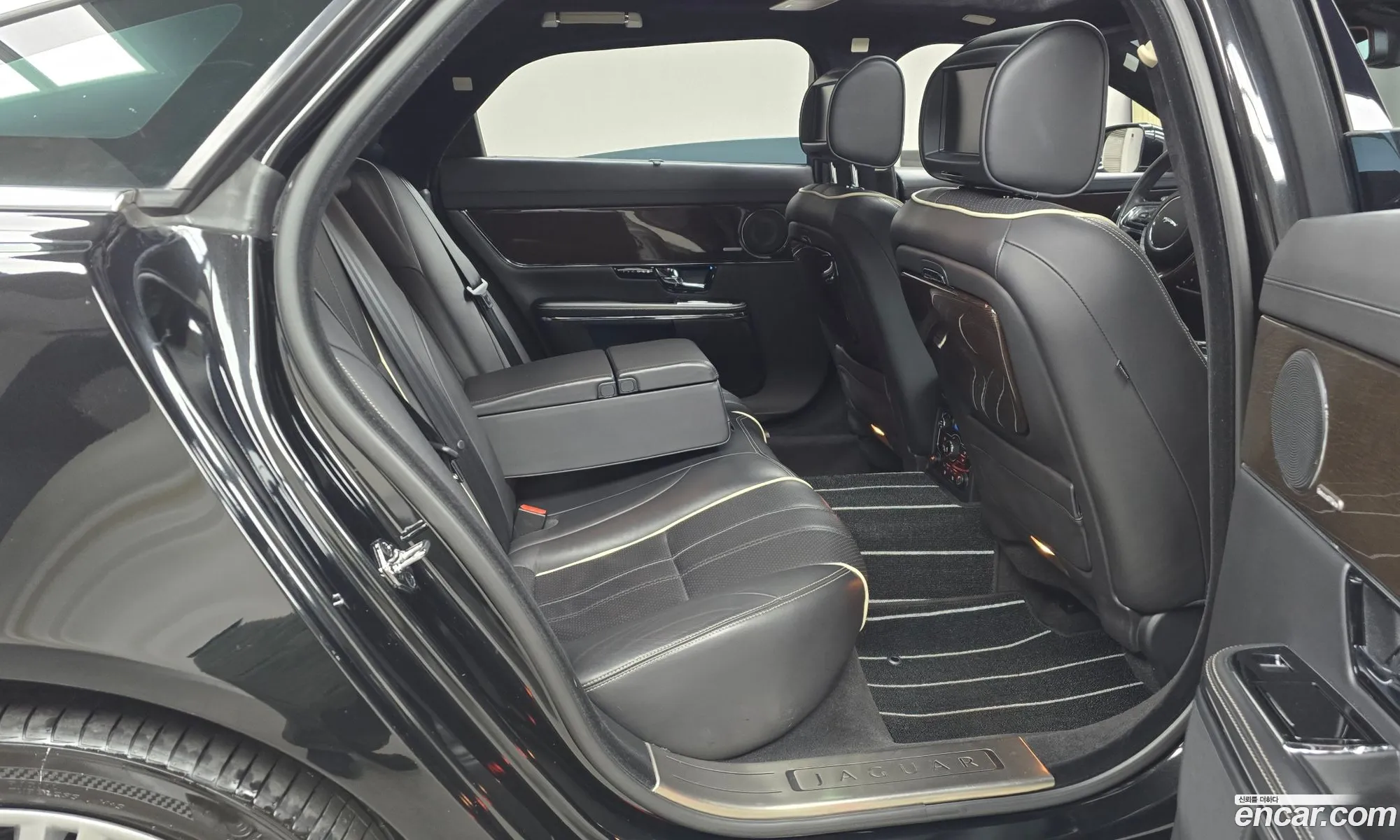 Jaguar XJ 2011 SAJAA26BXBLV14558 — 13