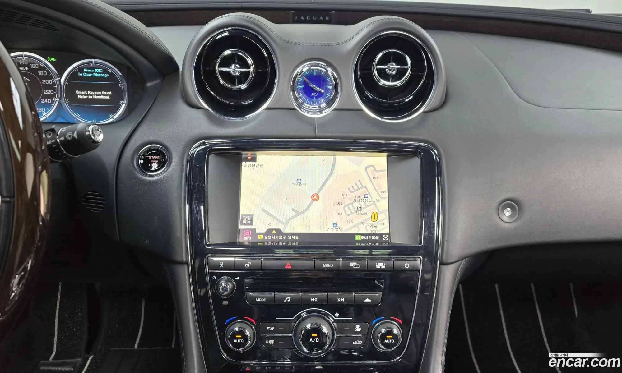 Jaguar XJ 2011 SAJAA26BXBLV14558 — 3