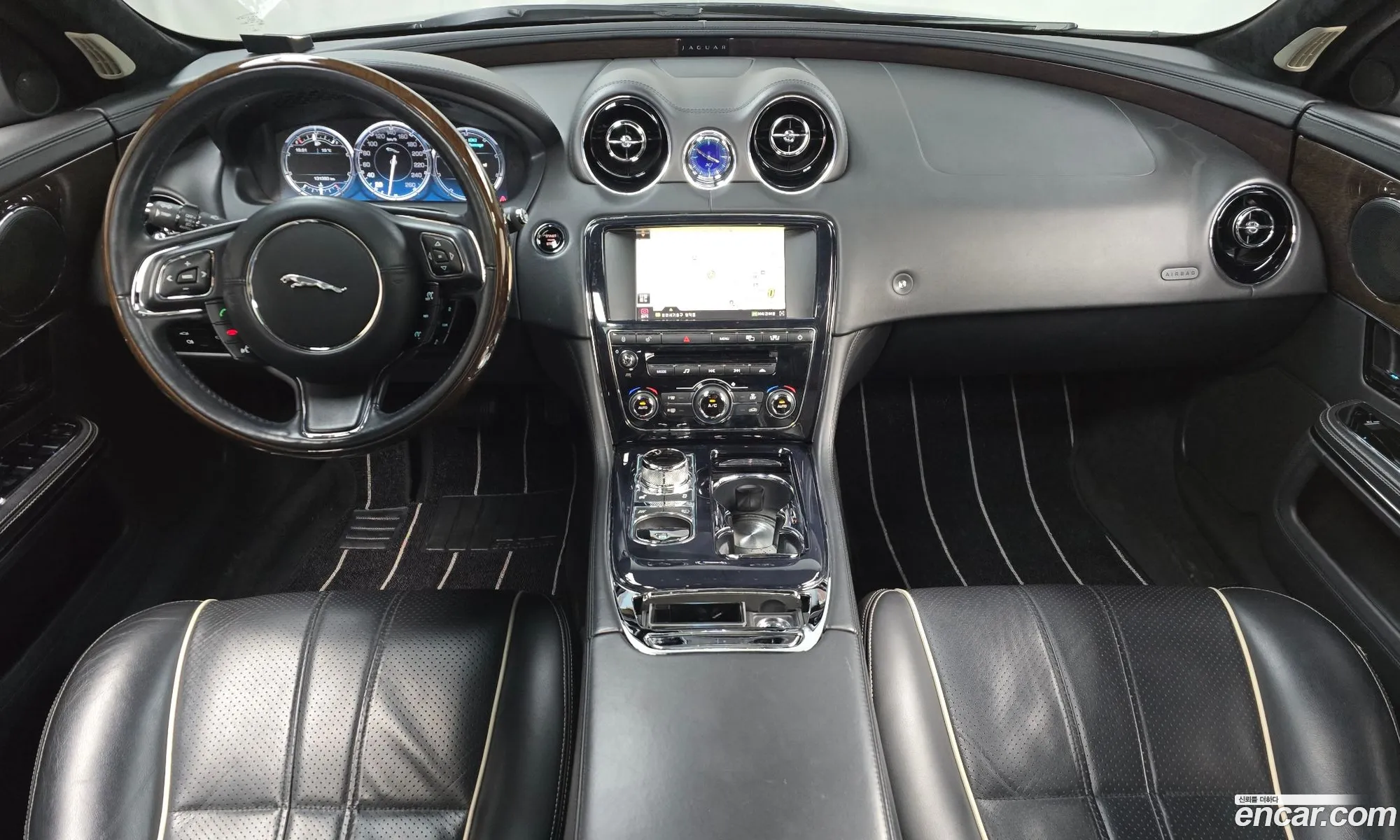 Jaguar XJ 2011 SAJAA26BXBLV14558 — 20