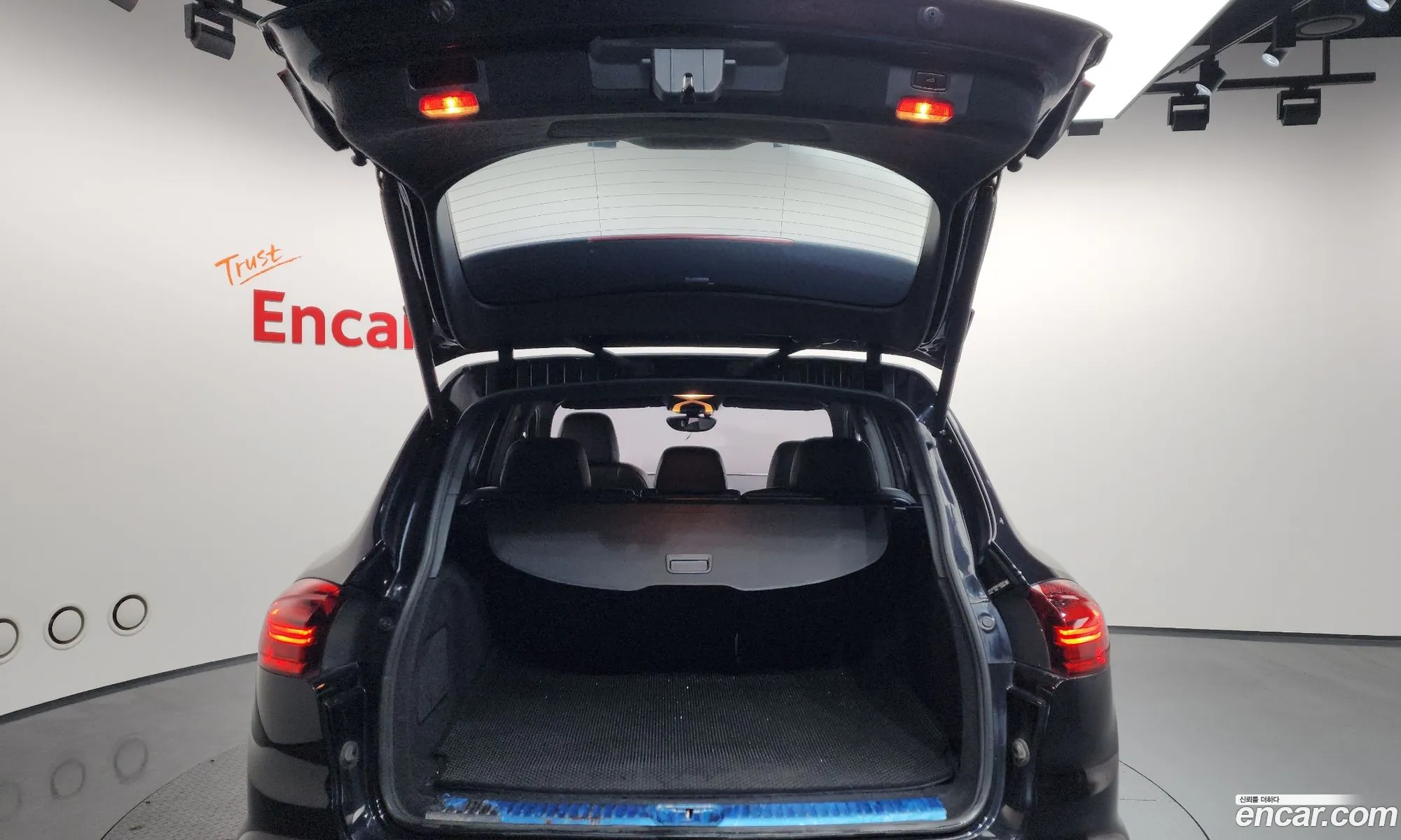 Porsche Cayenne 2015 WP1AF2926FLA32833 — 3