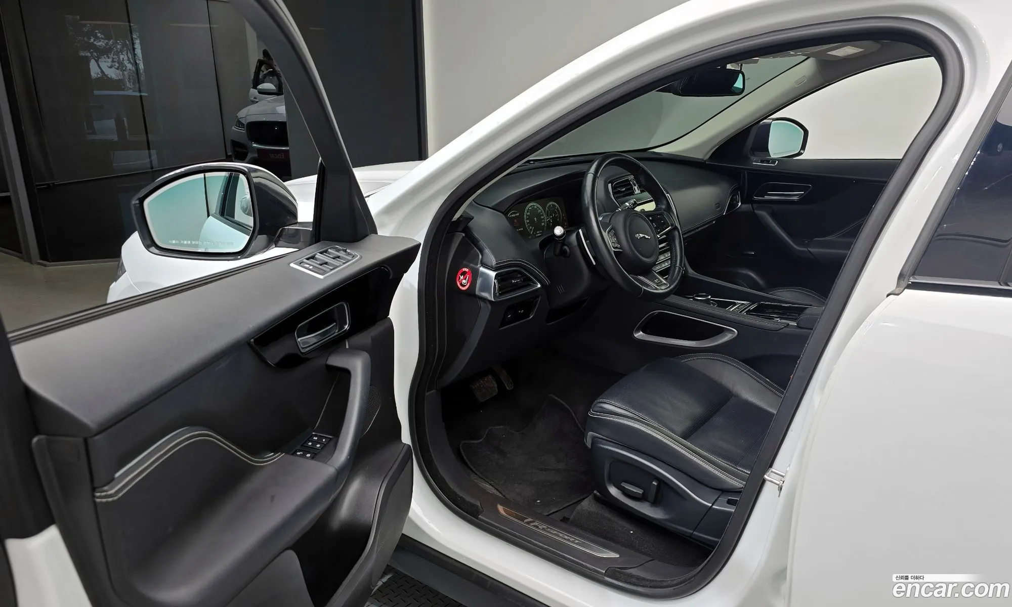 Jaguar F-Pace 2018 SADCA2BN9JA297428 — 8