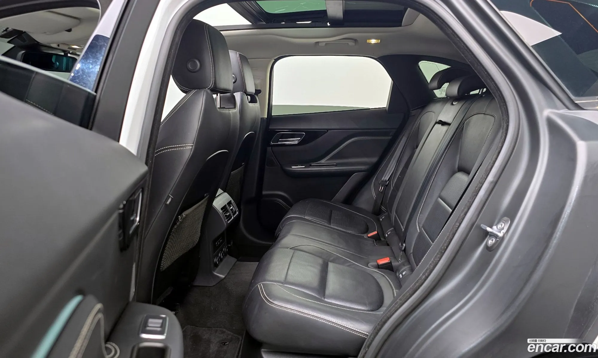 Jaguar F-Pace 2018 SADCA2BN9JA297428 — 12