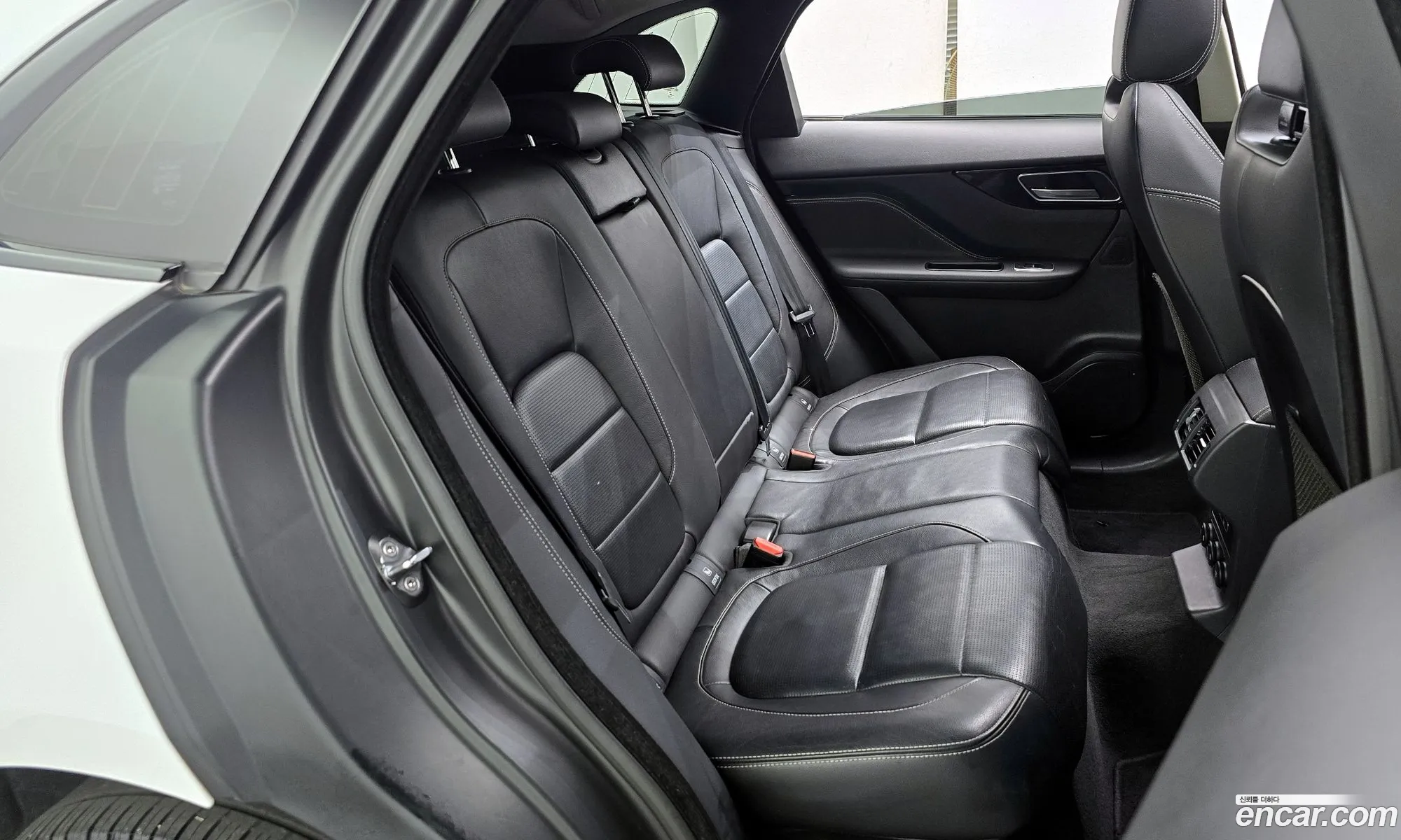Jaguar F-Pace 2018 SADCA2BN9JA297428 — 2