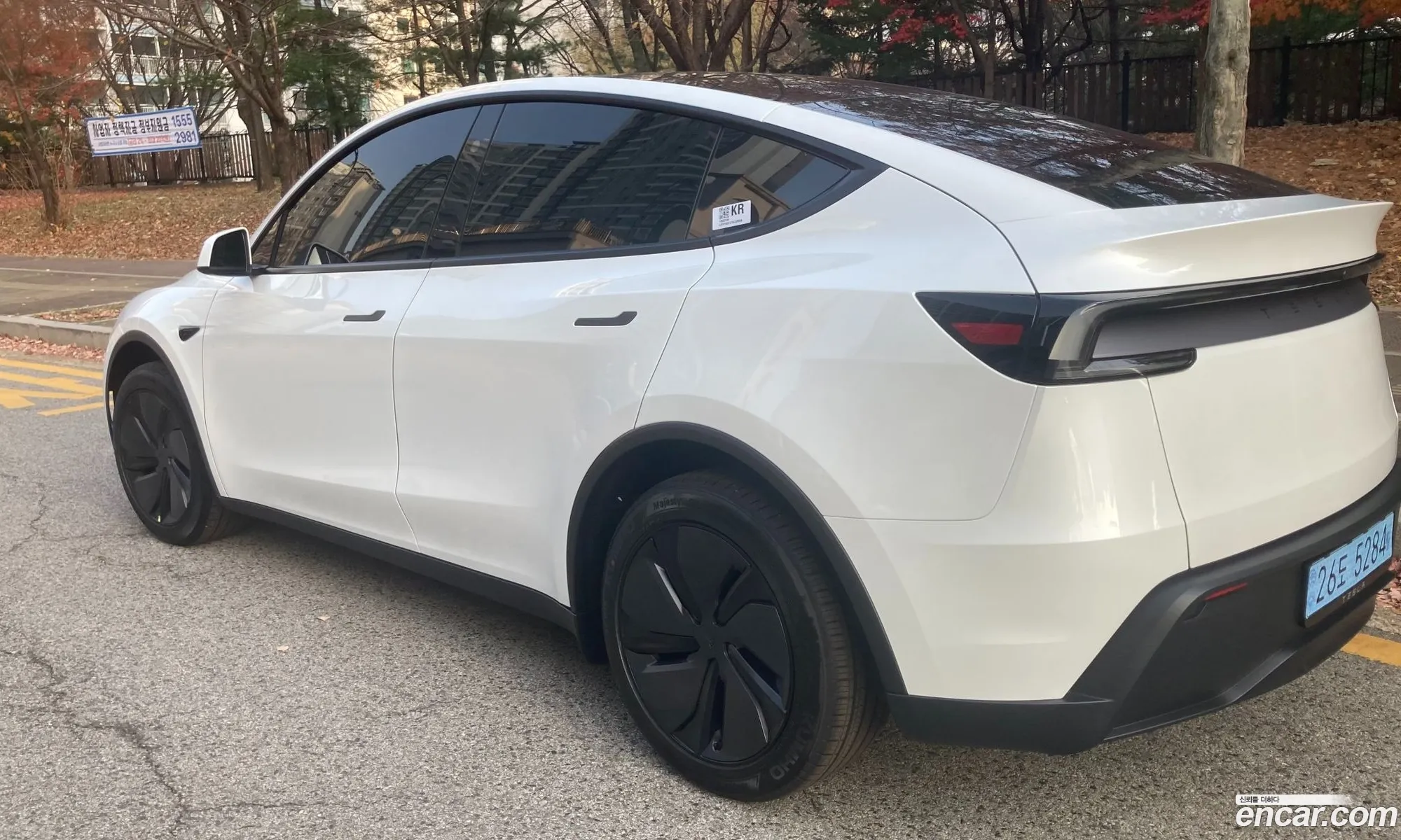 Tesla Model Y 2025 — 6