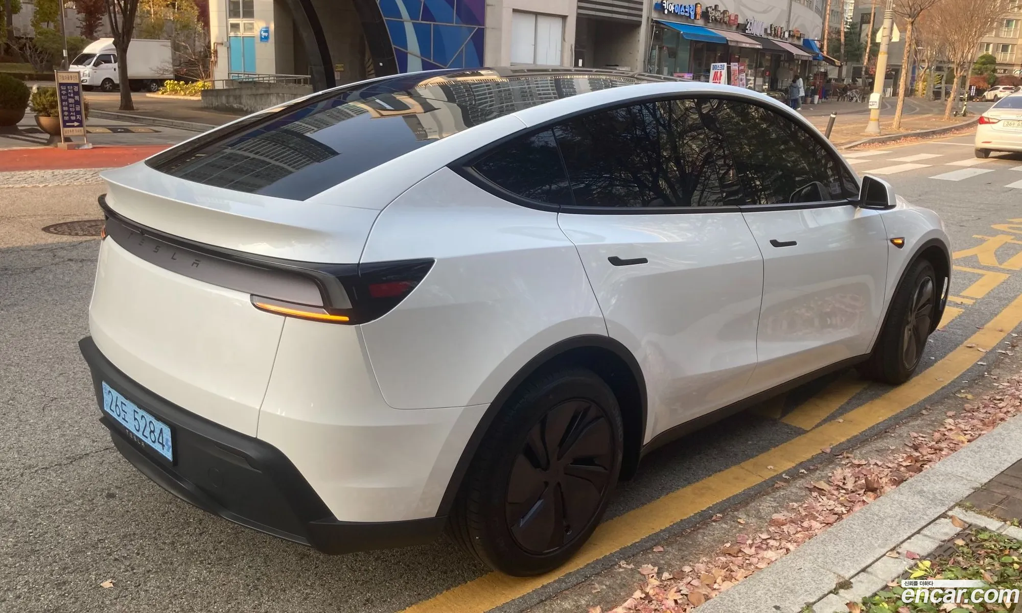 Tesla Model Y 2025 — 14