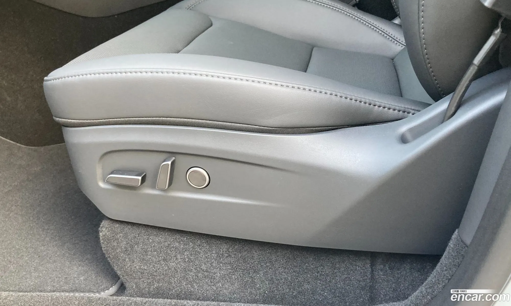 Tesla Model Y 2025 — 3