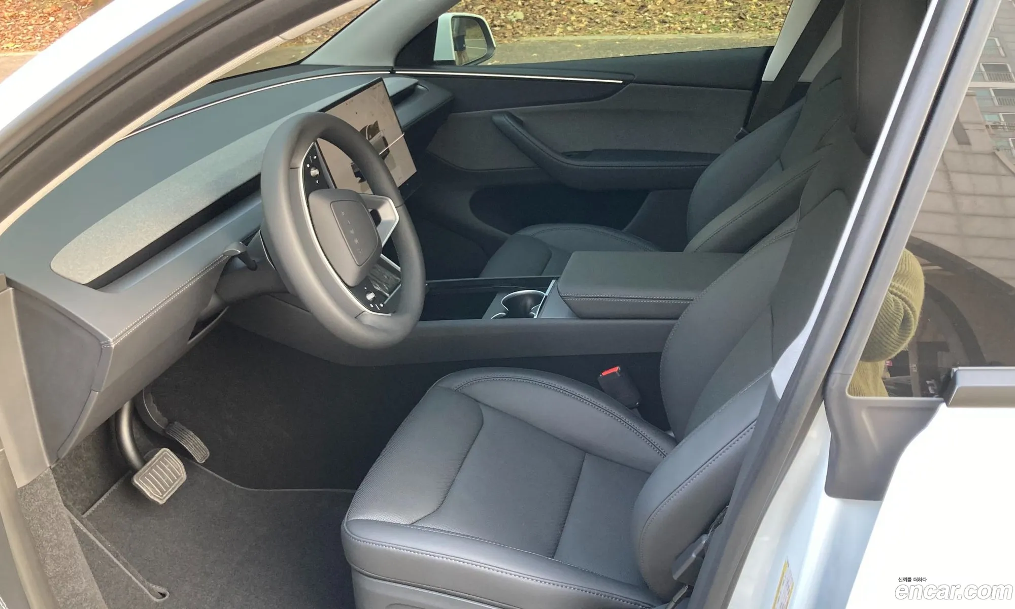 Tesla Model Y 2025 — 17