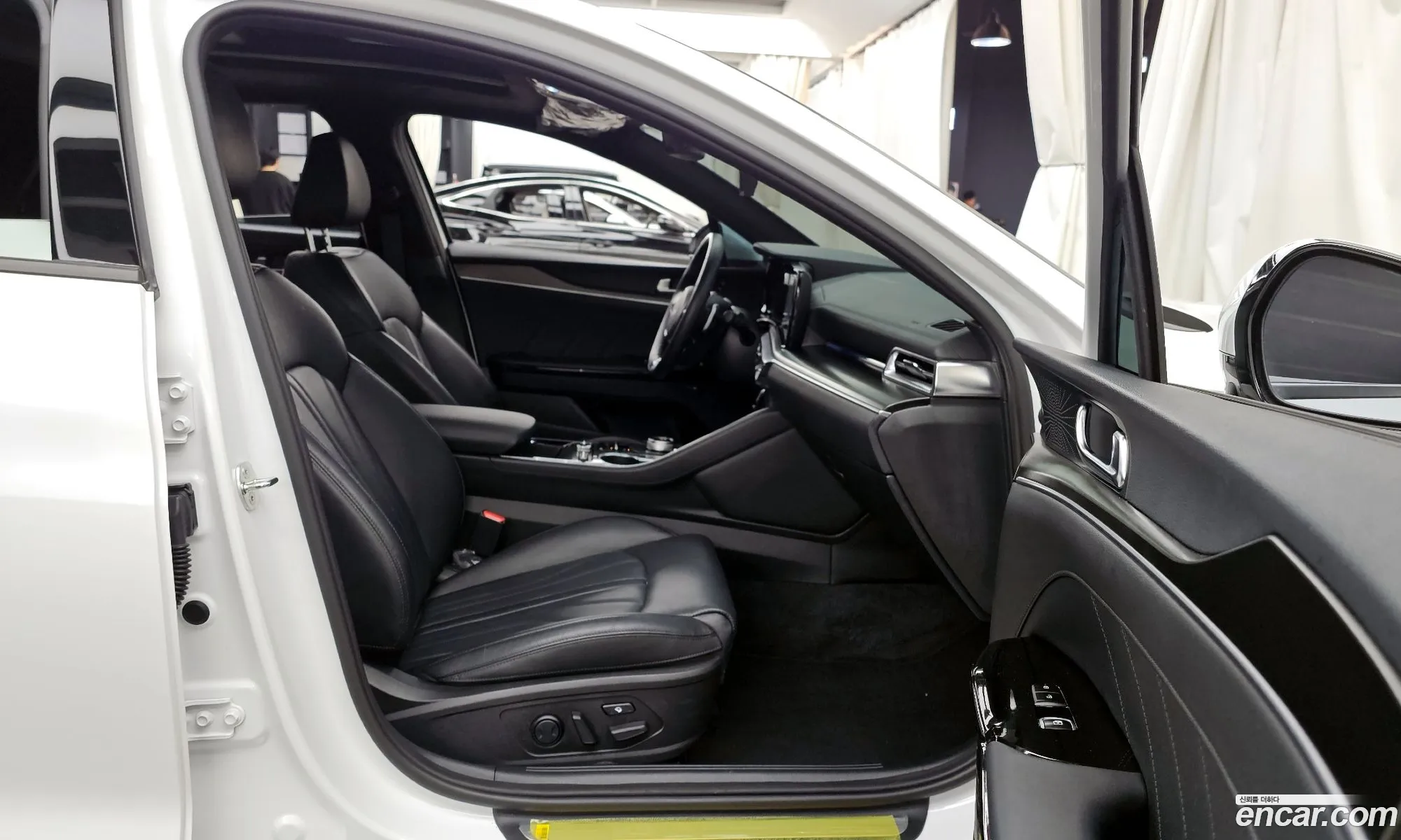 Kia K5 2023 — 10