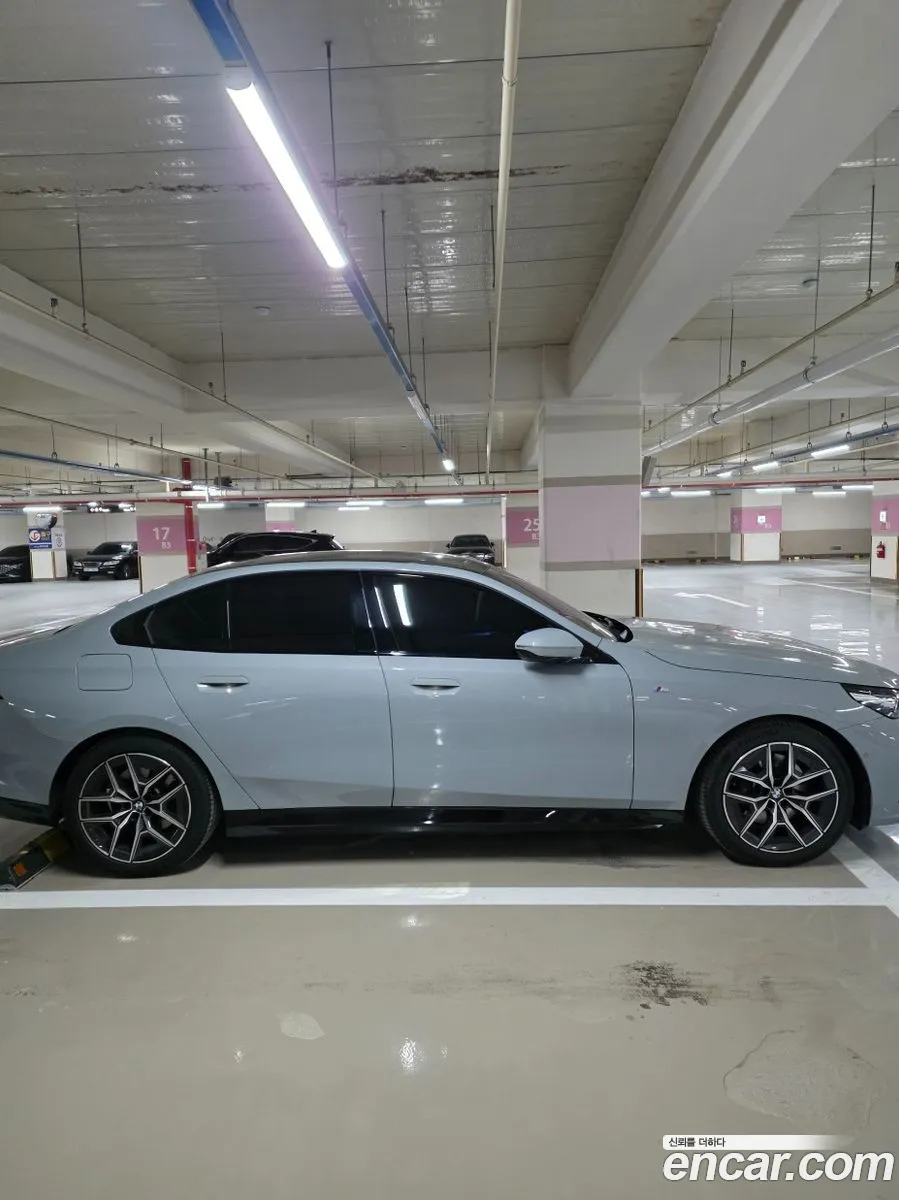 BMW 5 Series 2025 — 11