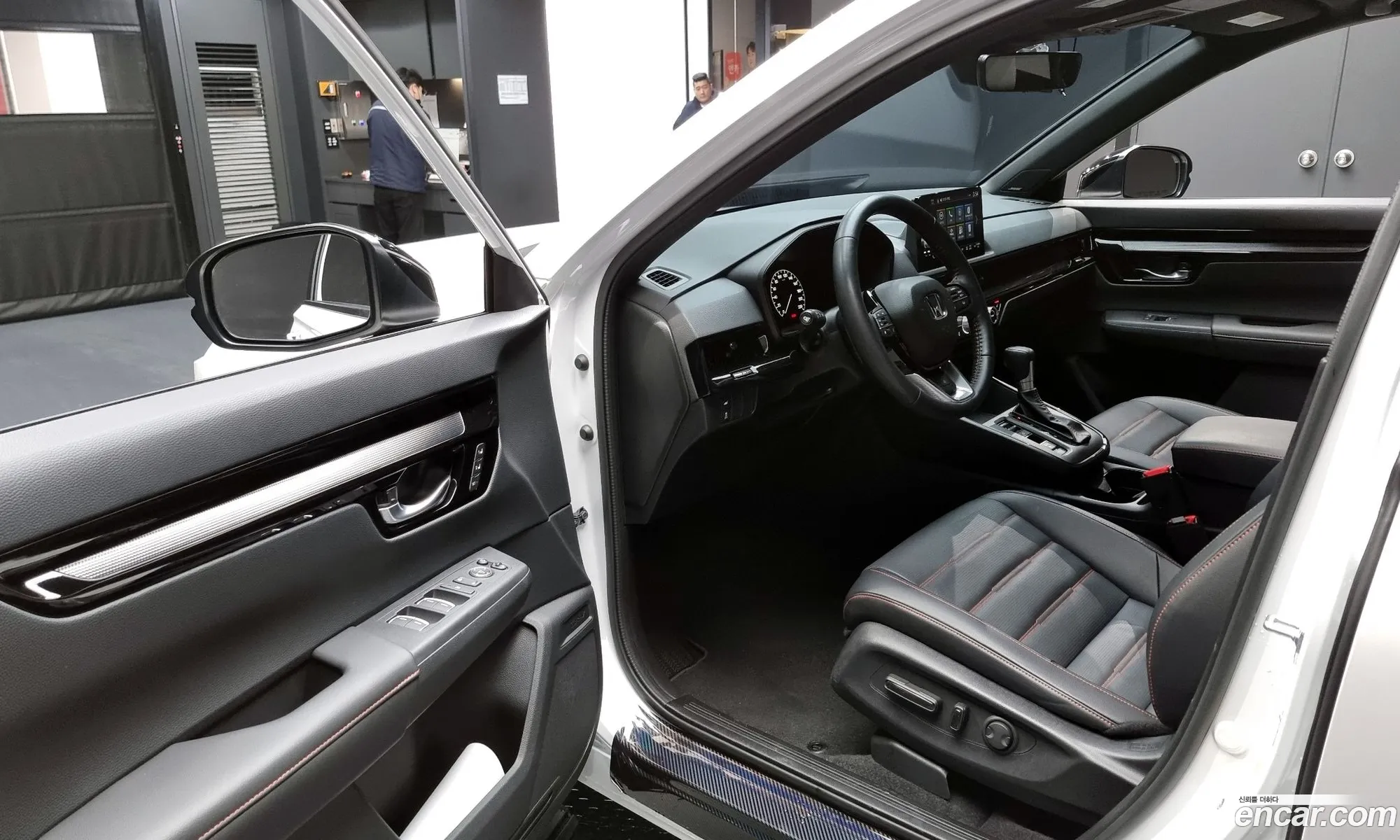 Honda CR-V 6th Gen 2025 — 18