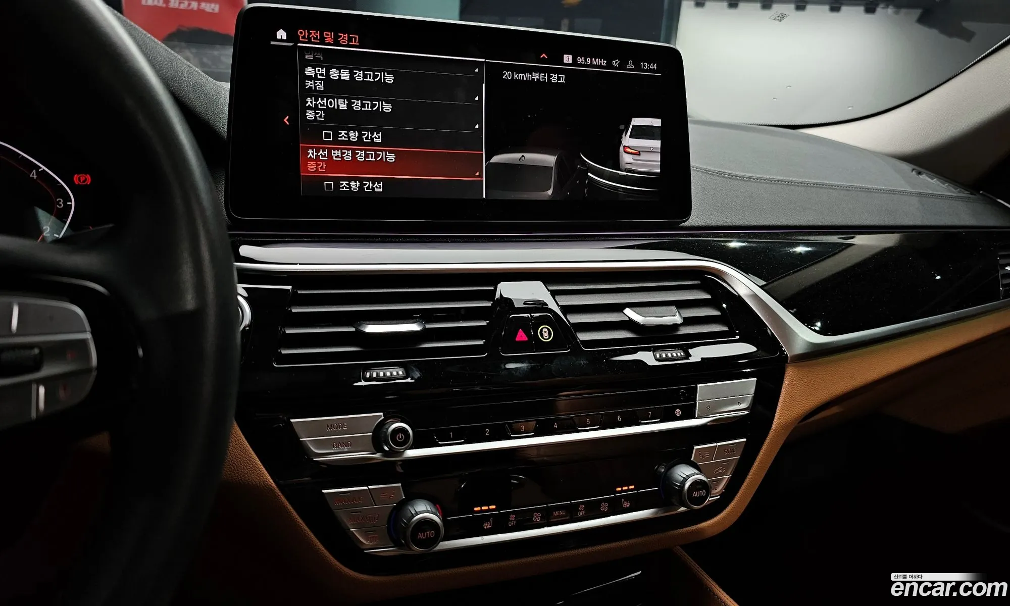 BMW 5 Series 2022 WBA11BH0XNWX49973 — 19