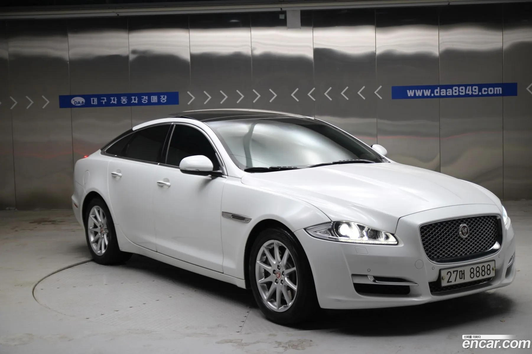 Jaguar XJ 2016 — 13