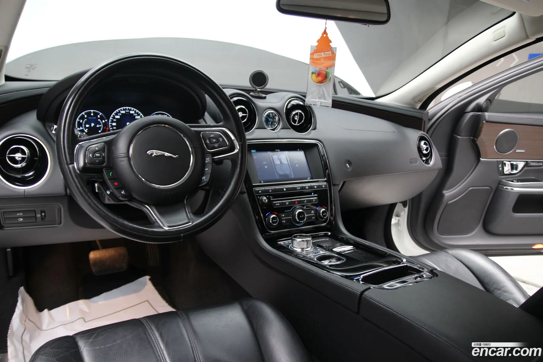 Jaguar XJ 2016 — 7