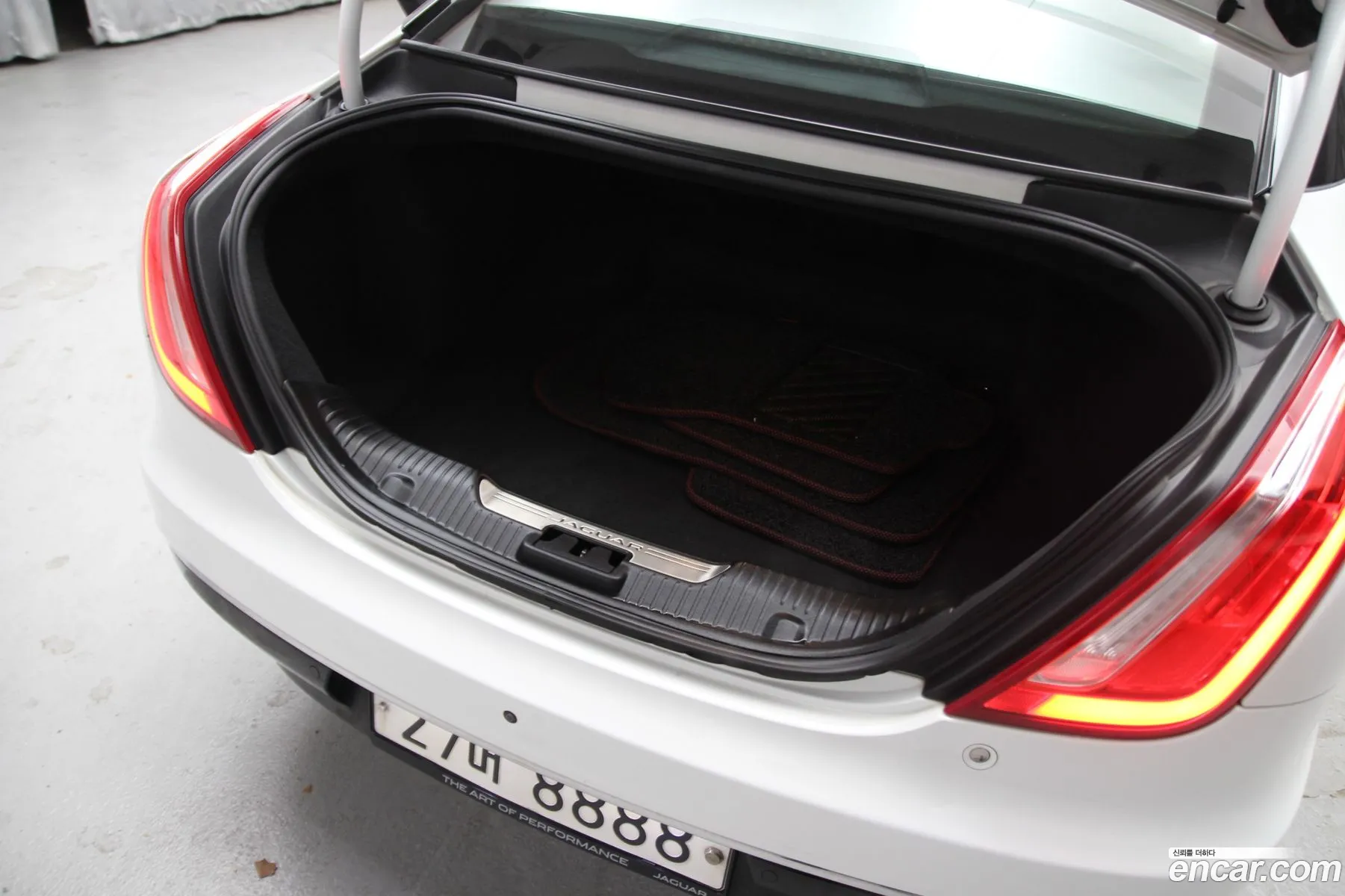Jaguar XJ 2016 — 18