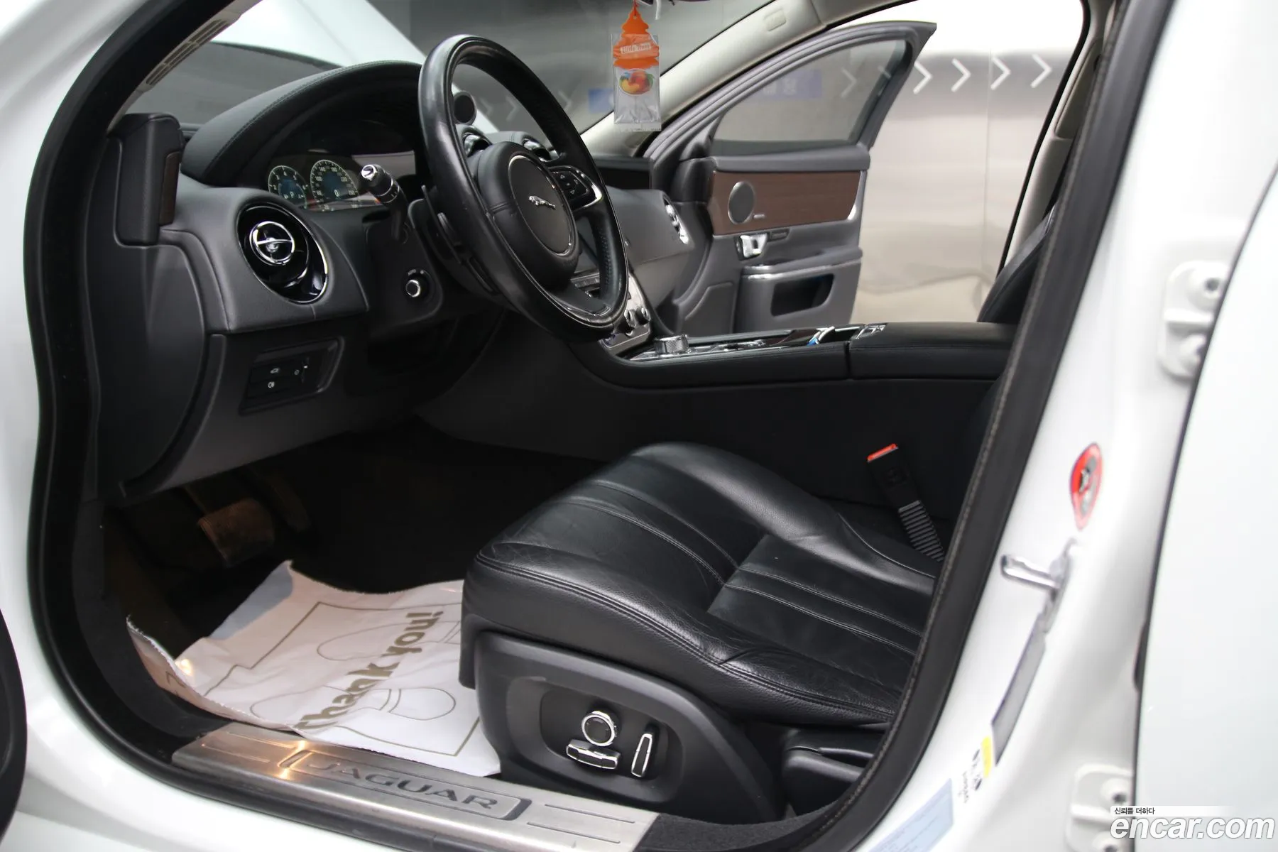 Jaguar XJ 2016 — 2