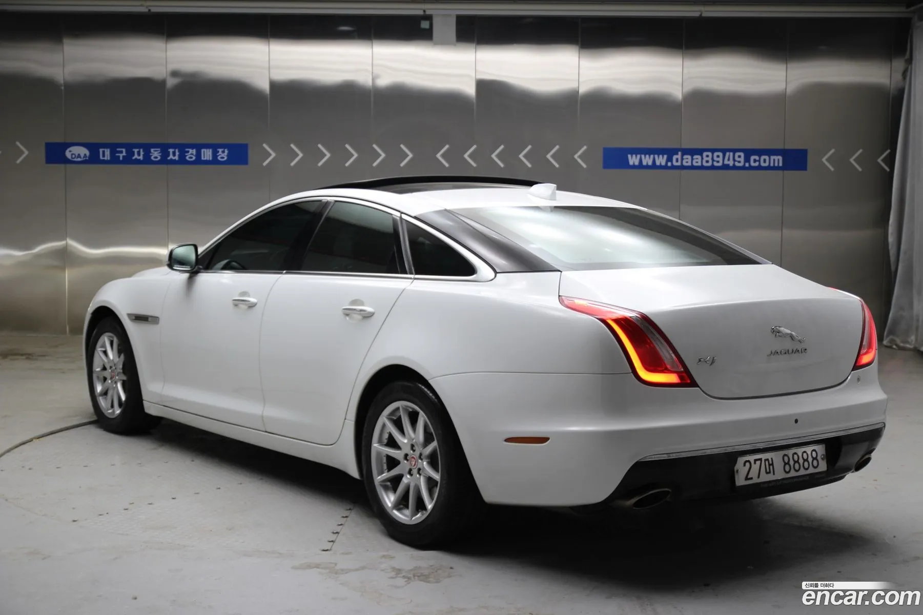 Jaguar XJ 2016 — 19