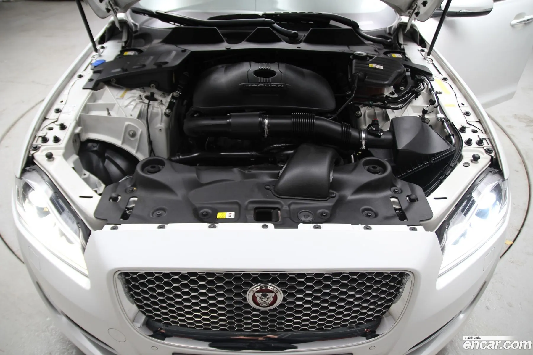 Jaguar XJ 2016 — 17