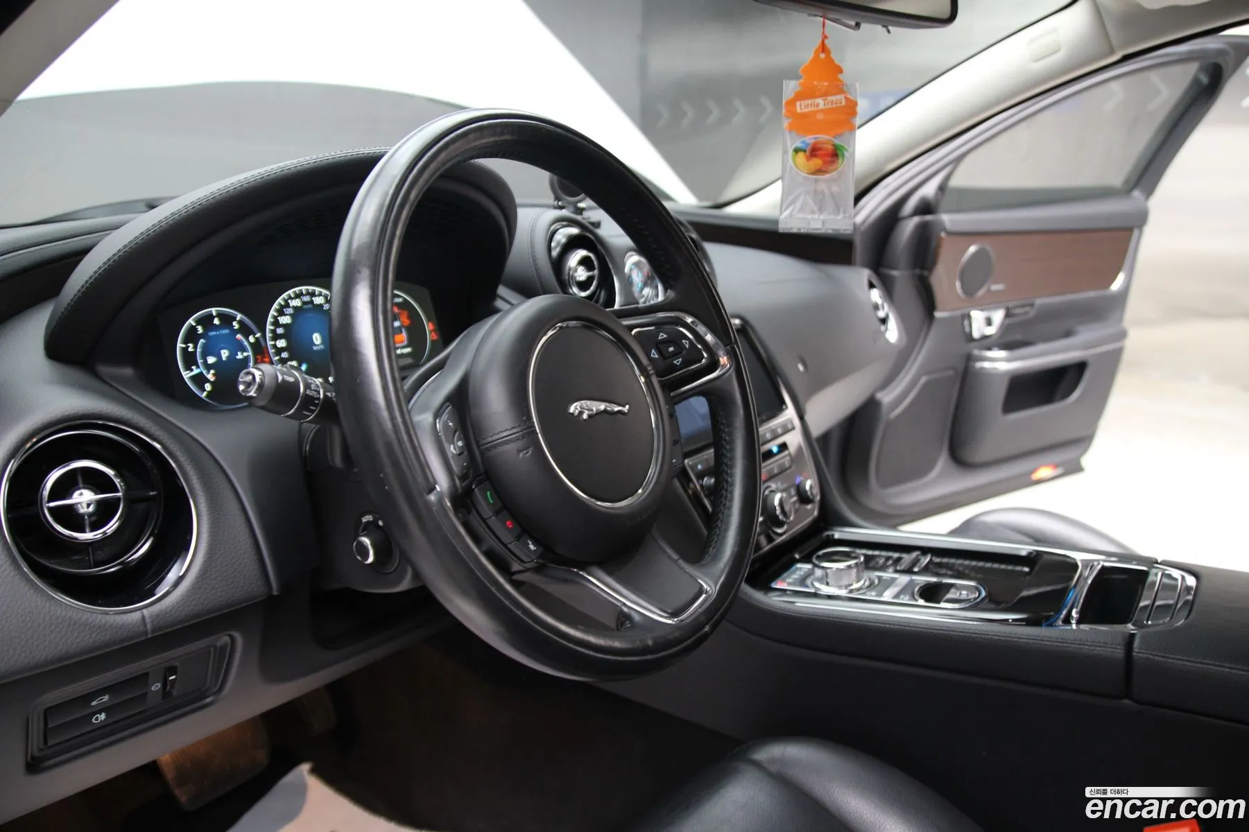 Jaguar XJ 2016 — 11