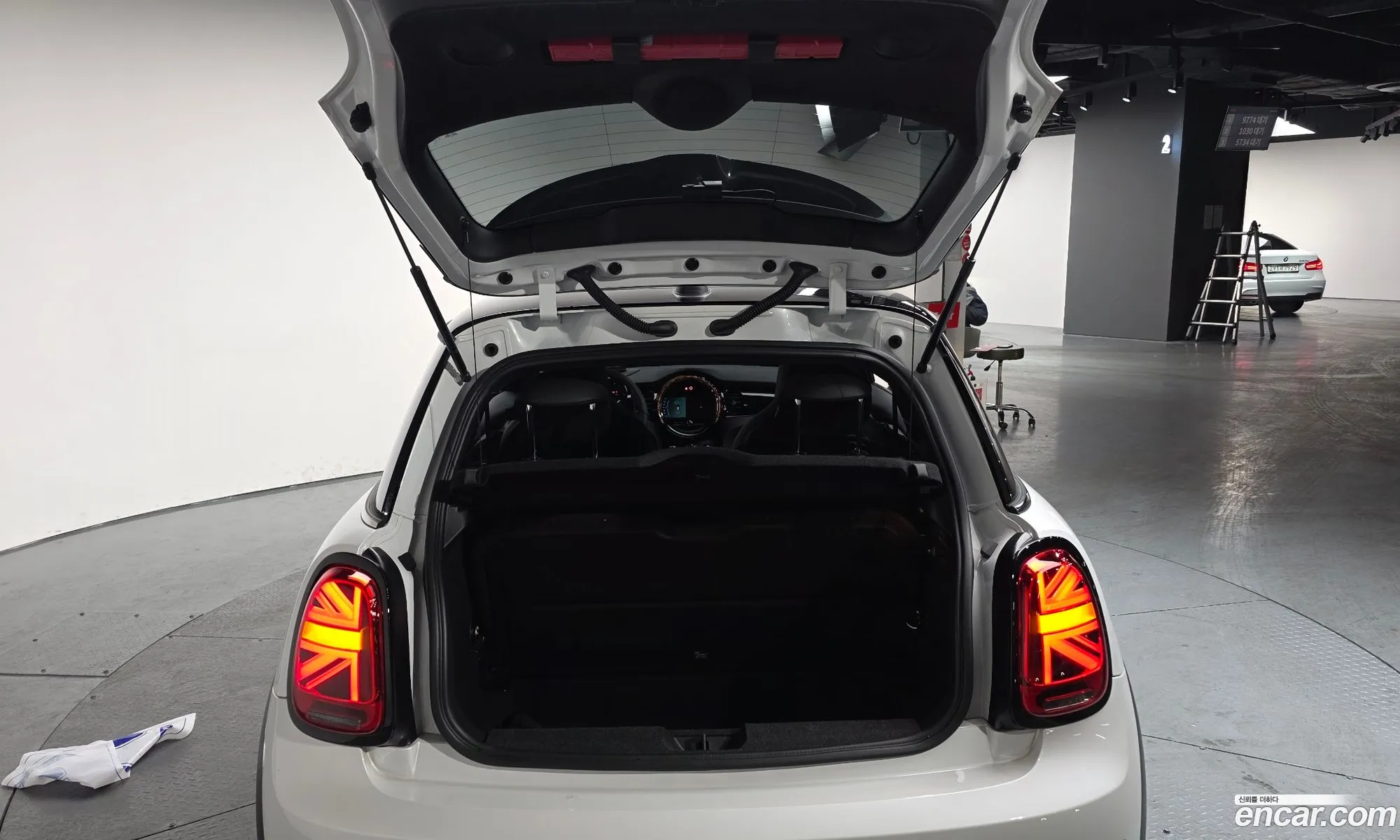 Mini Cooper S 2024 WMW81DH00R2V81896 — 5