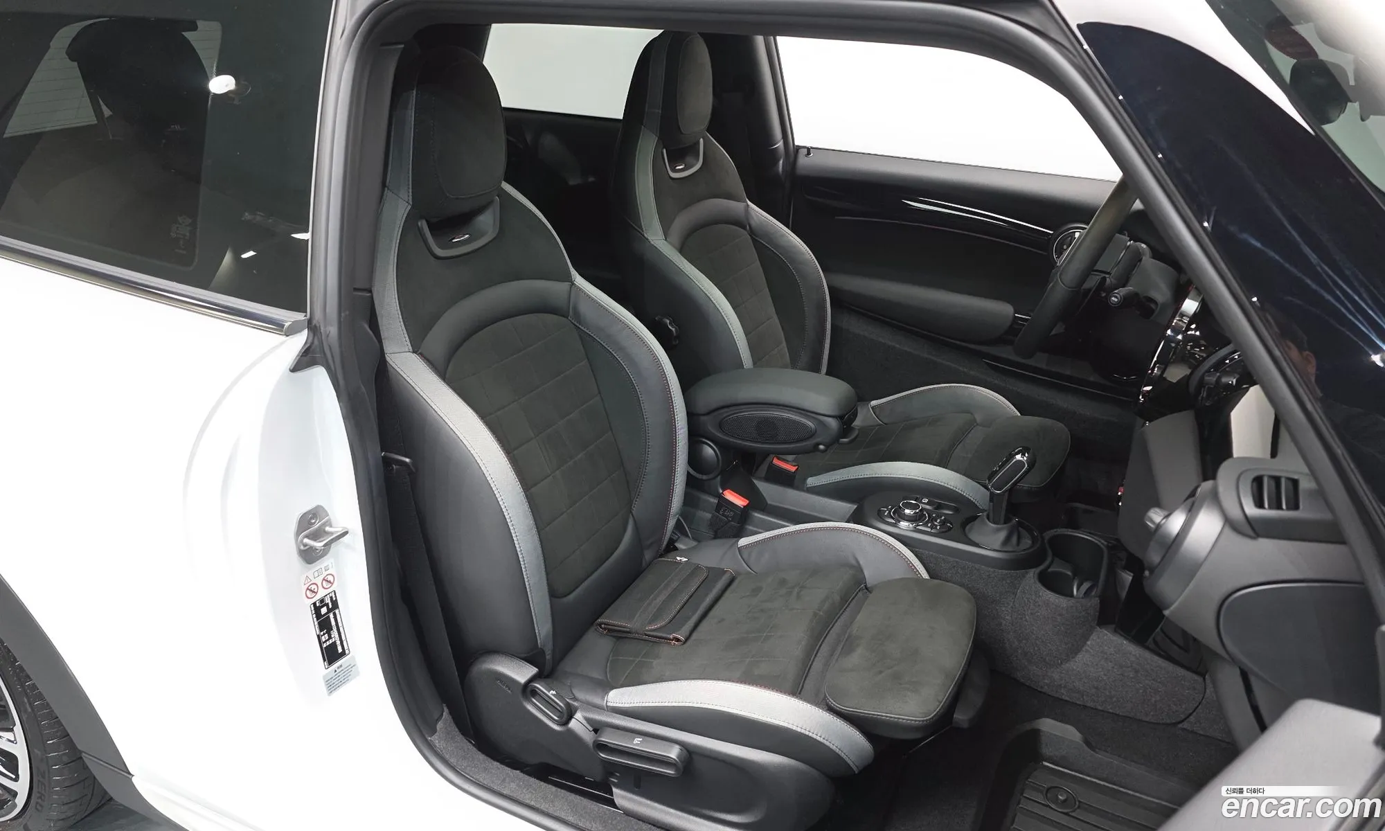 Mini Cooper S 2024 WMW81DH00R2V81896 — 3