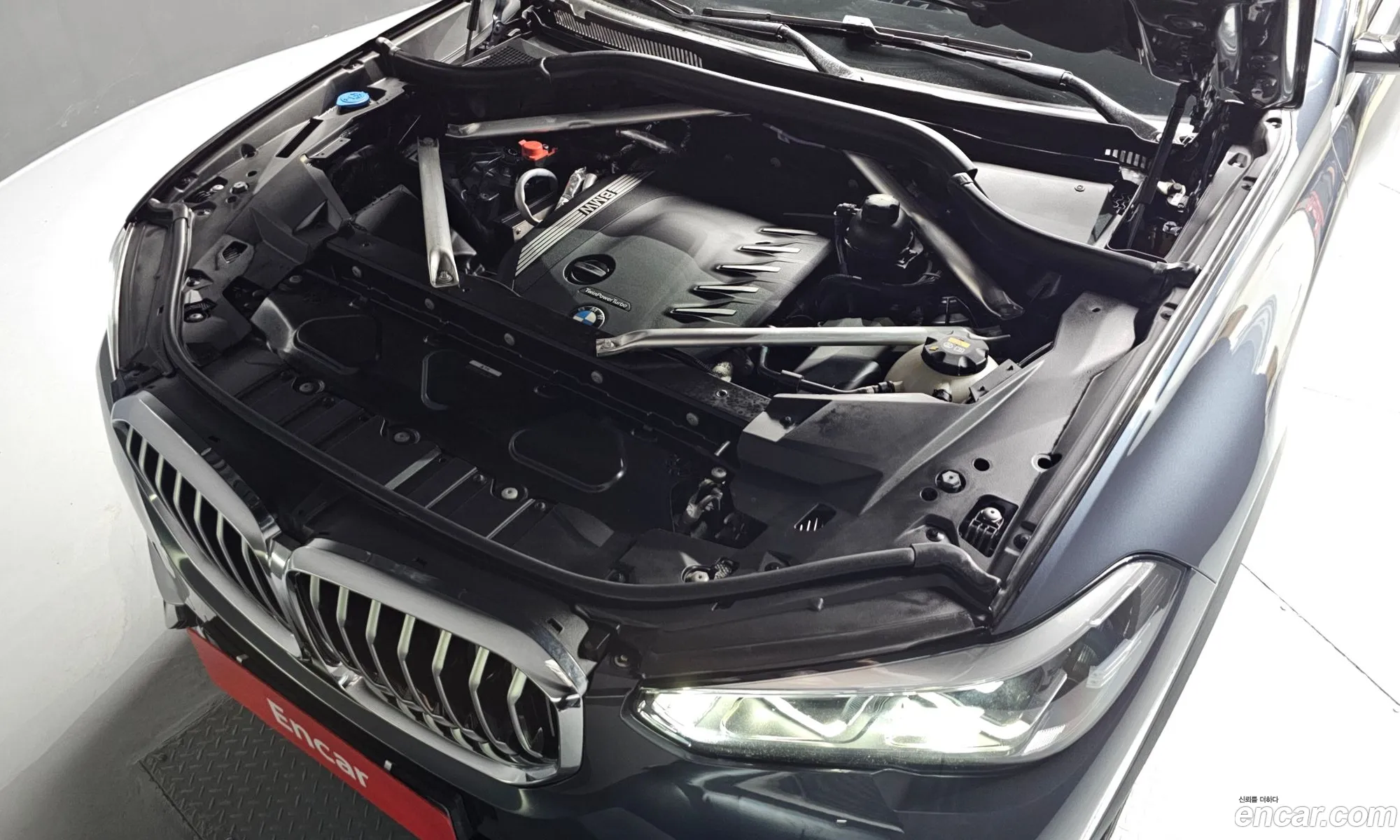 BMW X5 2021 WBAJU8102M9F34074 — 8