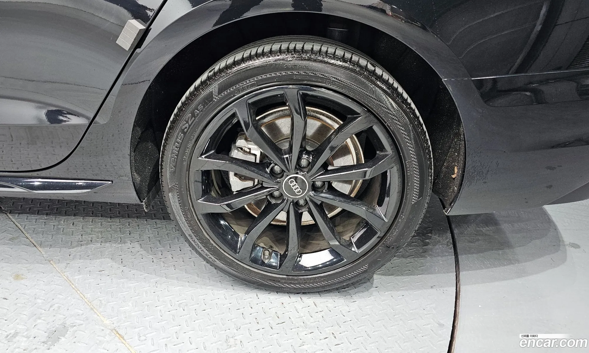Audi A4 2023 WAUZZZF47PA010487 — 9