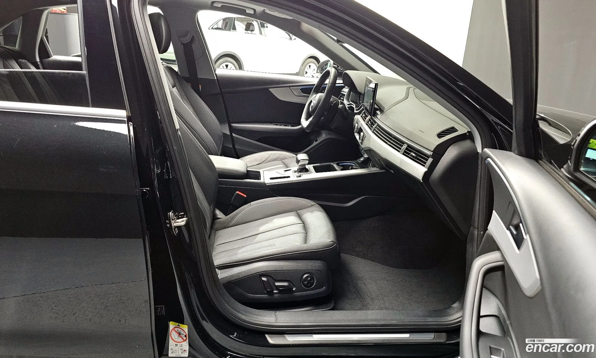 Audi A4 2023 WAUZZZF47PA010487 — 10