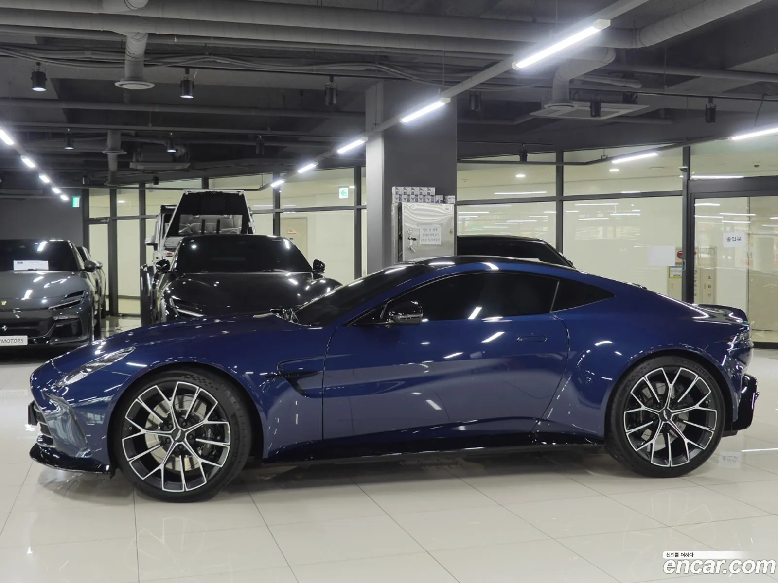 Aston Martin Vantage 2025 — 10
