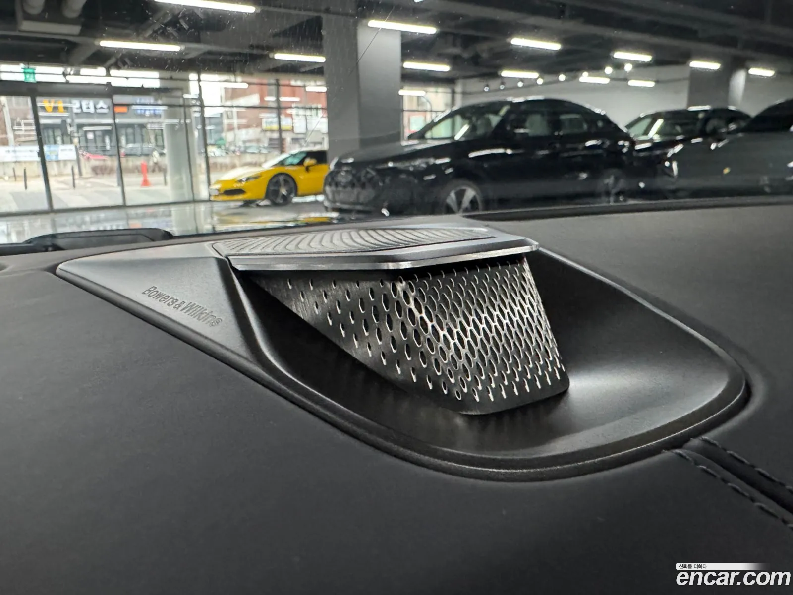 Aston Martin Vantage 2025 — 8