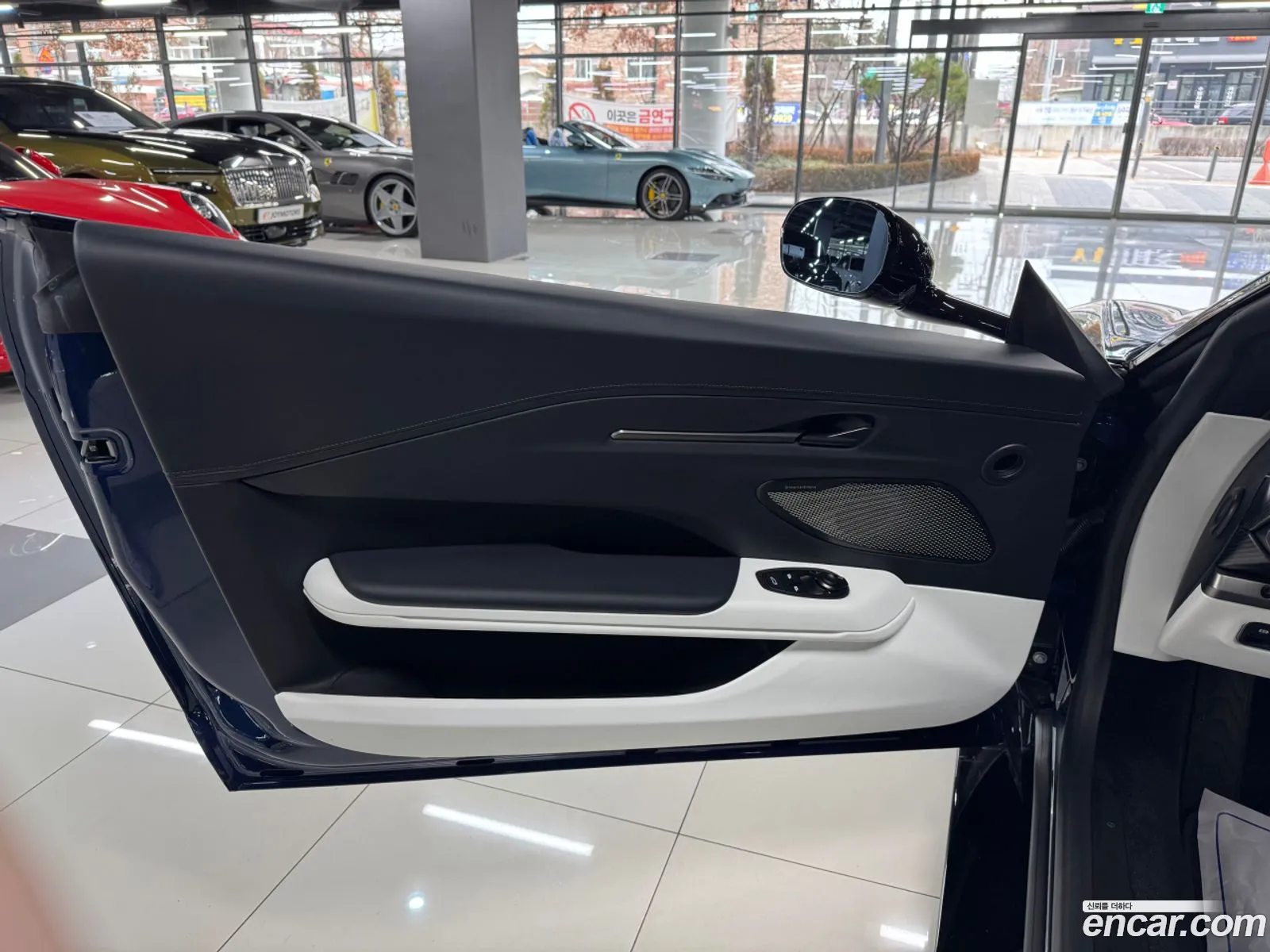 Aston Martin Vantage 2025 — 4