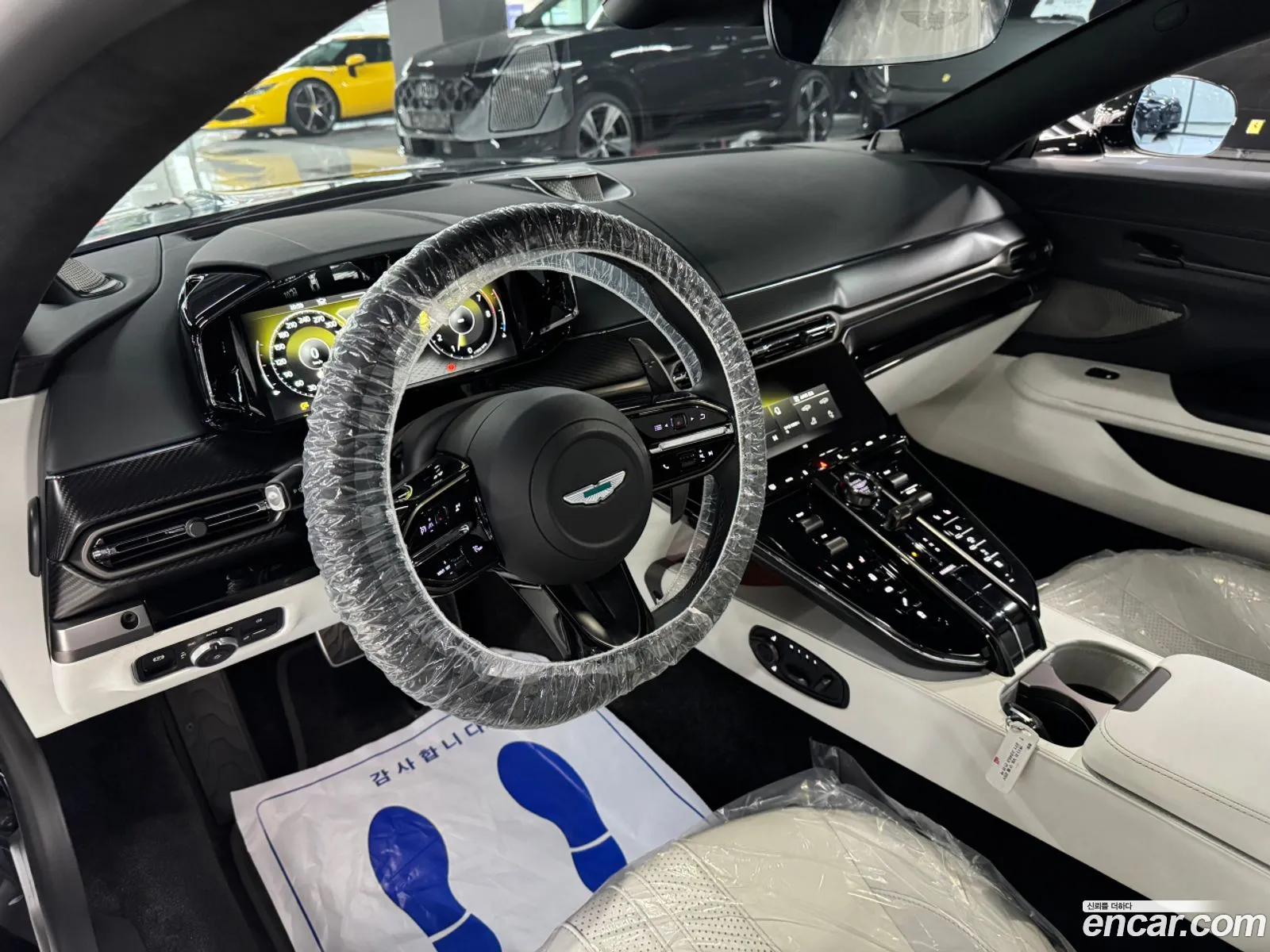 Aston Martin Vantage 2025 — 14