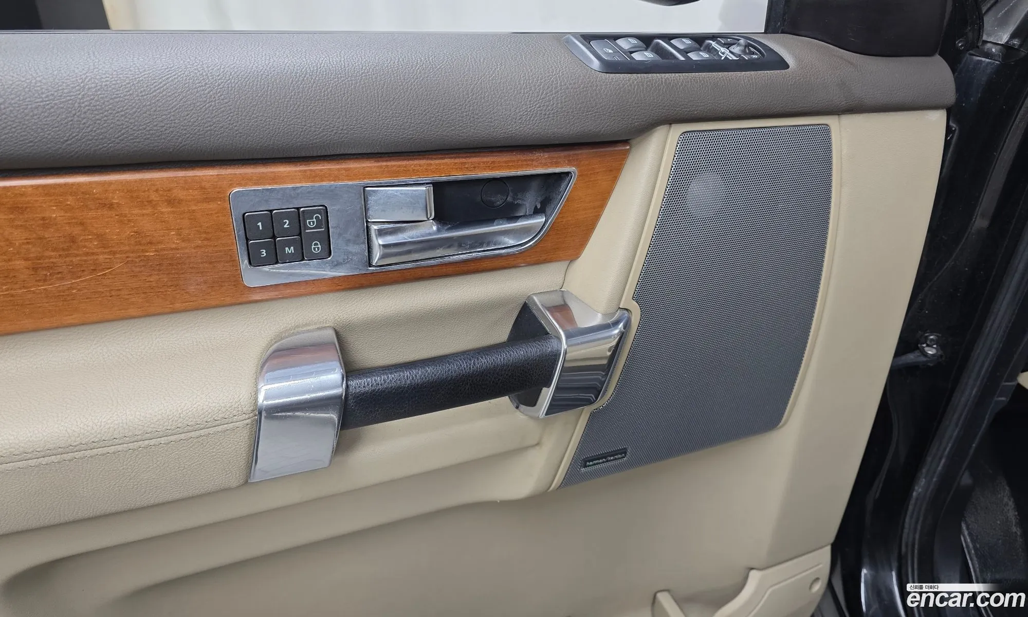 Land Rover Discovery 4 2013 SALLAAAG6DA691386 — 11