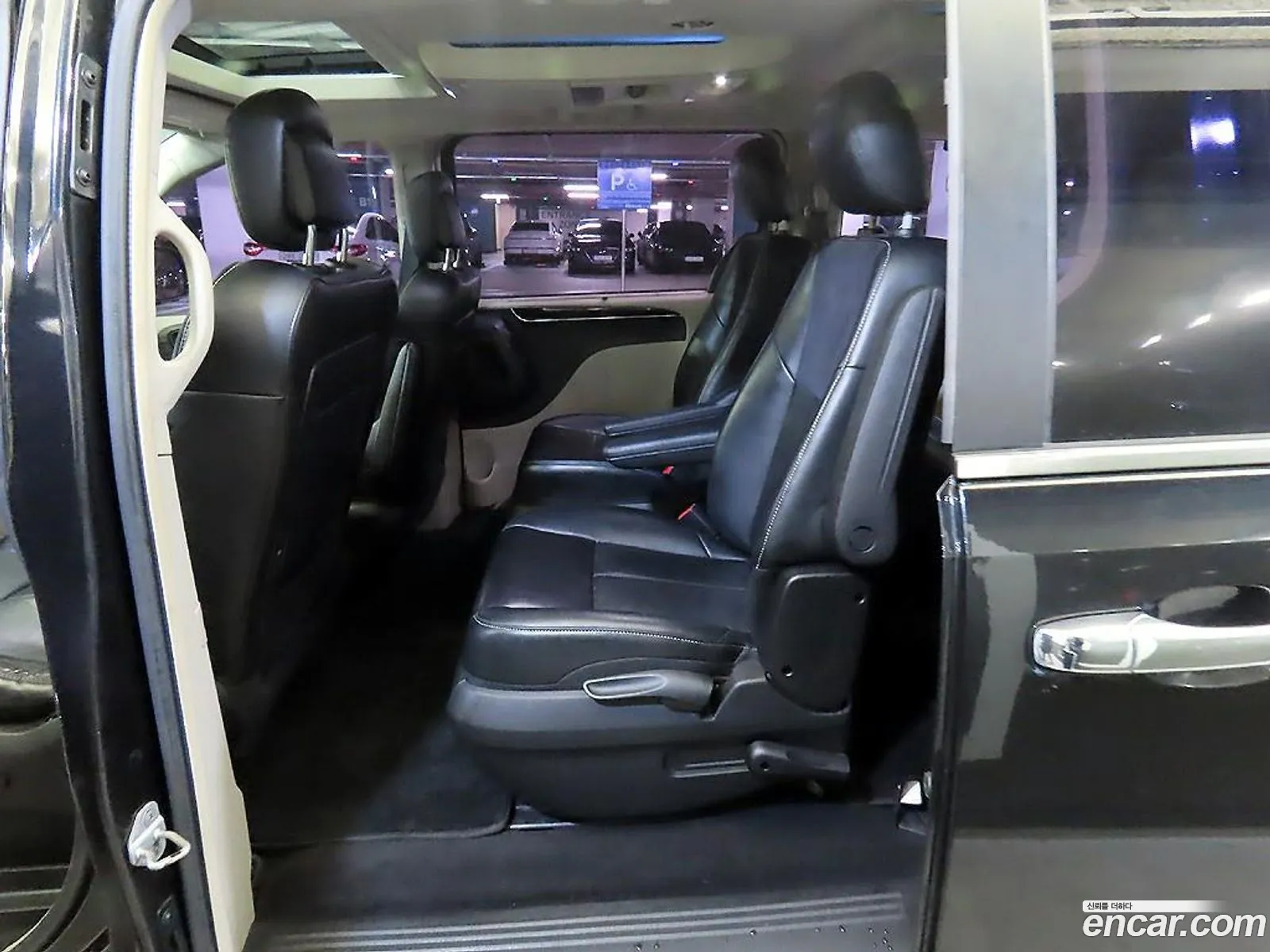 Chrysler Grand Voyager 2014 — 17