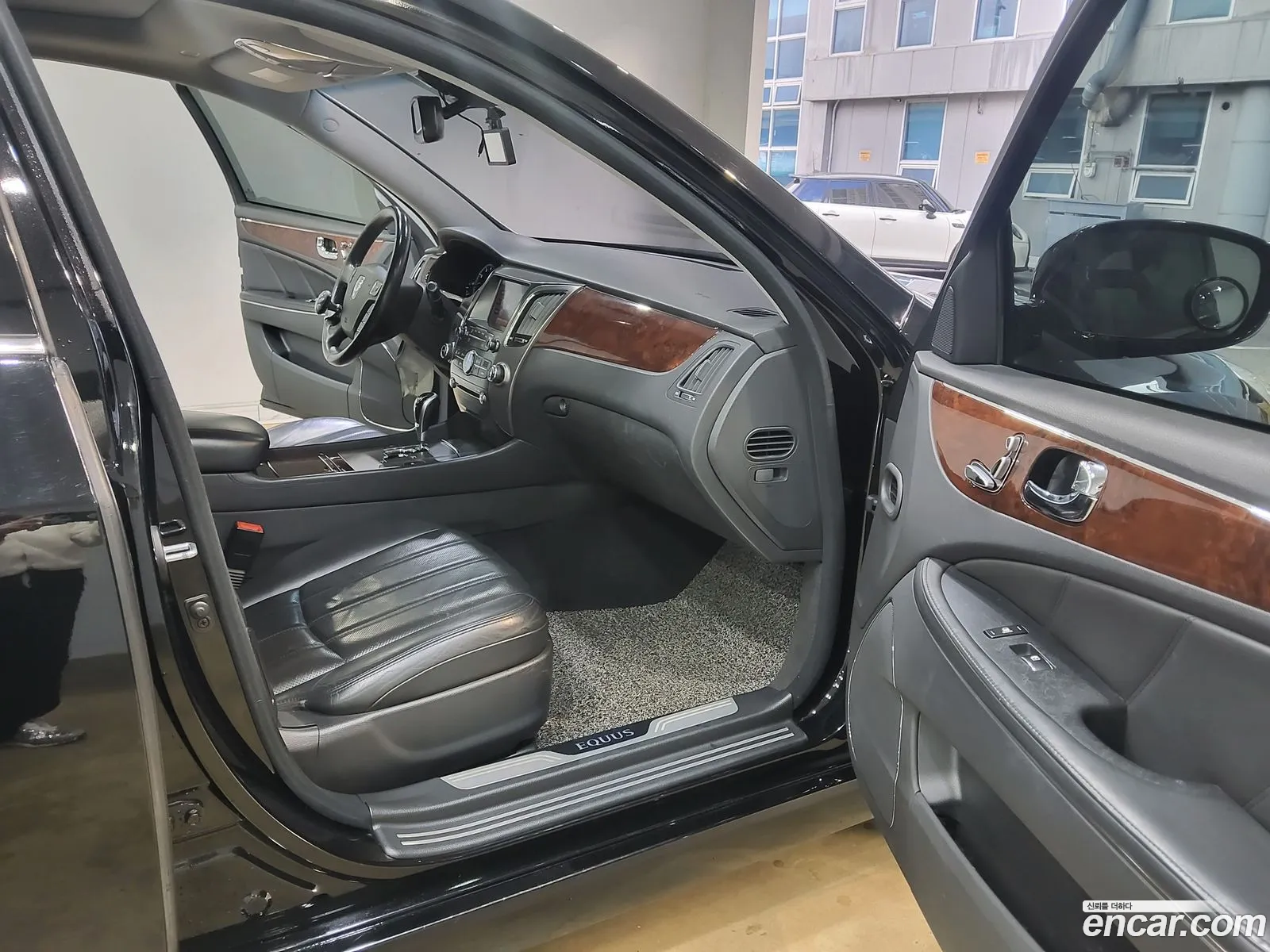 Hyundai Equus 2010 — 2