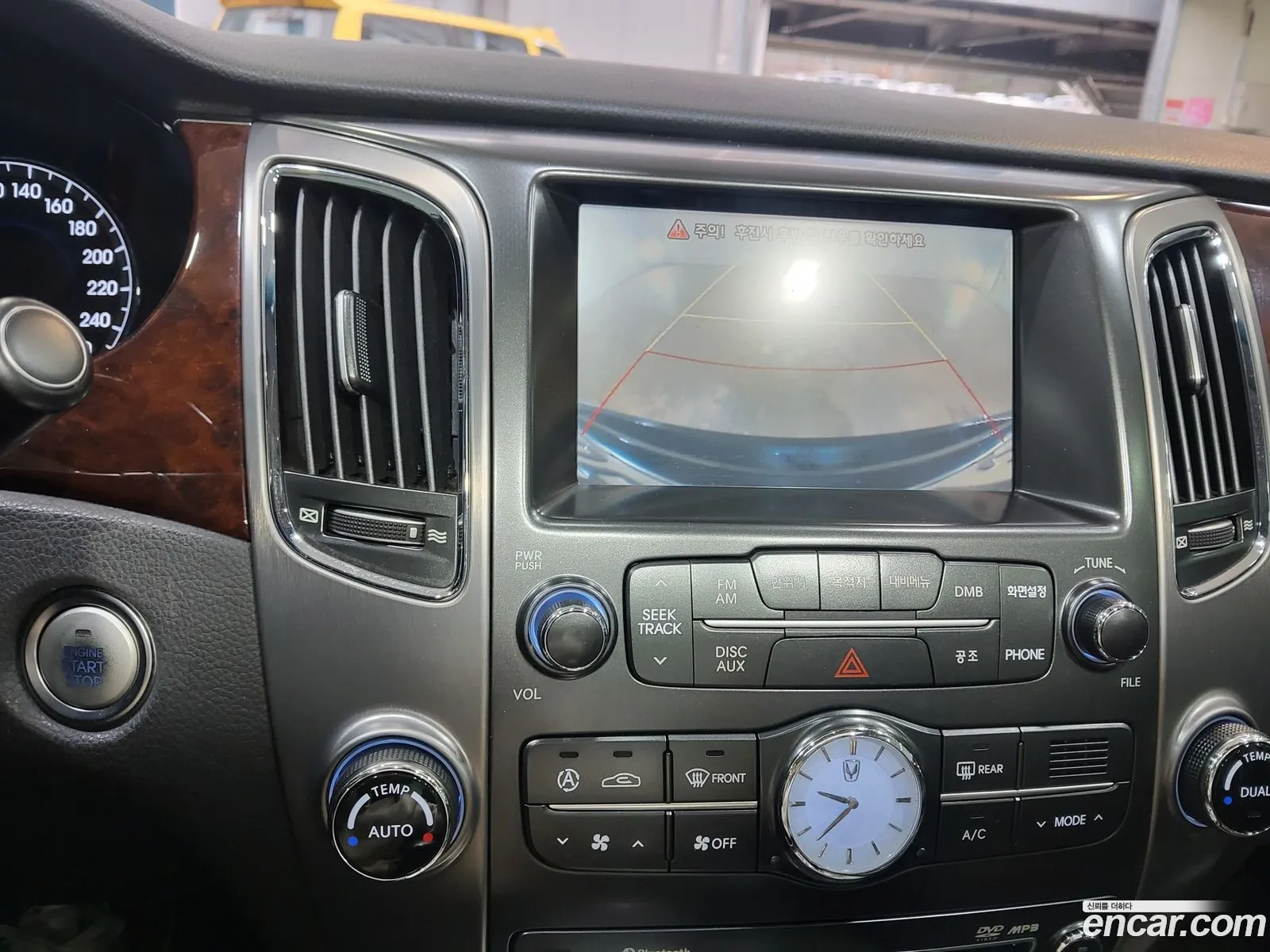 Hyundai Equus 2010 — 17