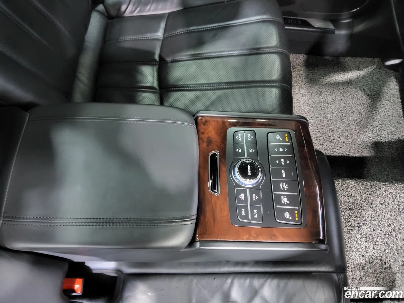 Hyundai Equus 2010 — 16