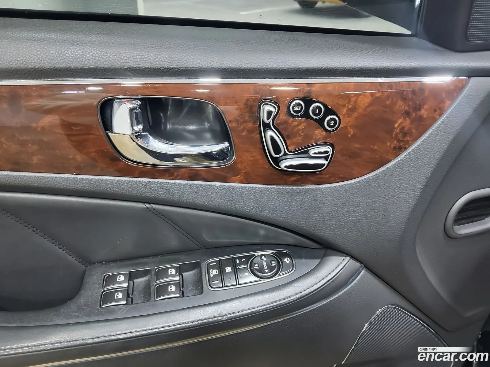 Hyundai Equus 2010 — 18