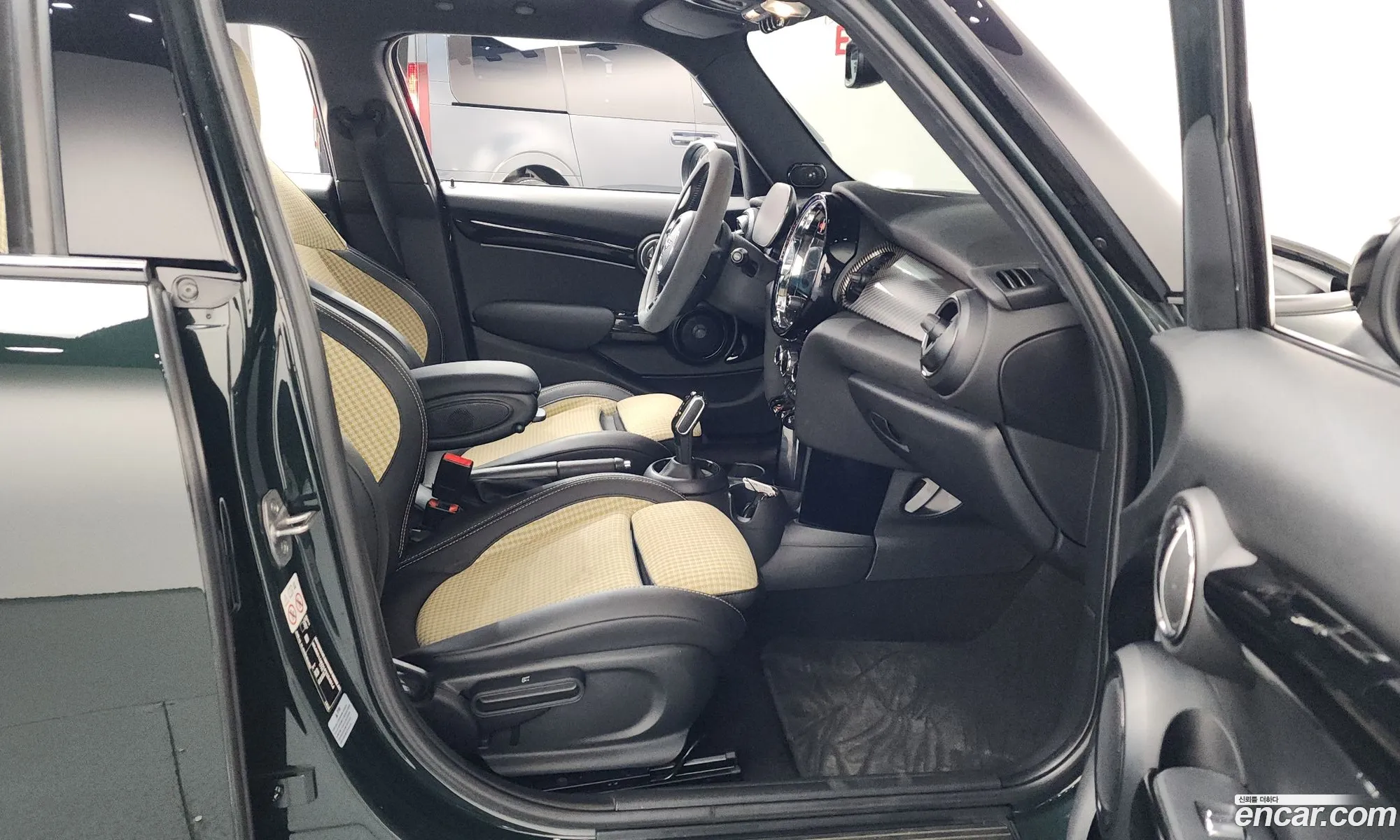 Mini Cooper S 2022 WMW61DK01P2S94614 — 17