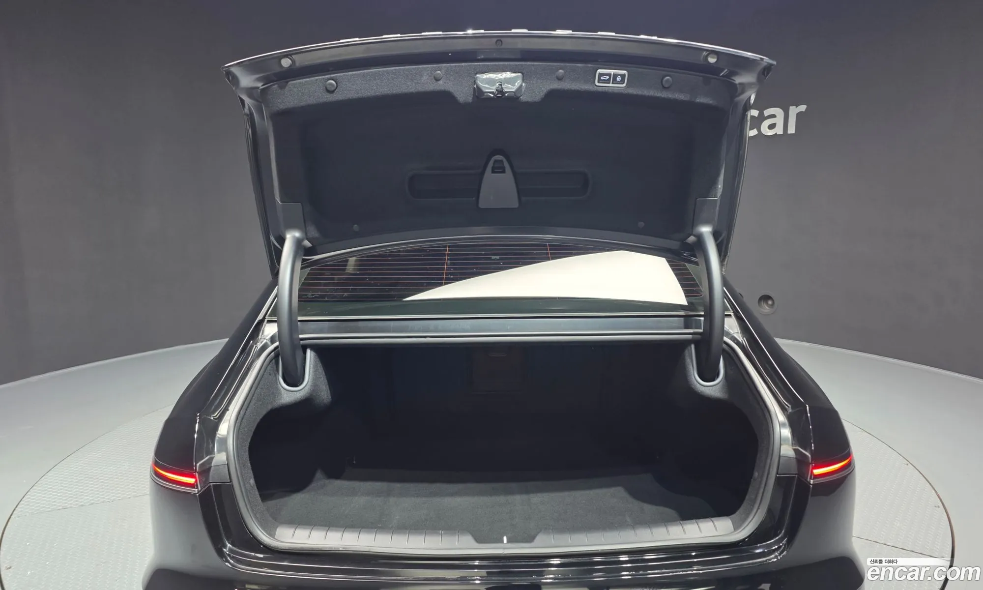 Hyundai Grandeur Hybrid 2023 — 10