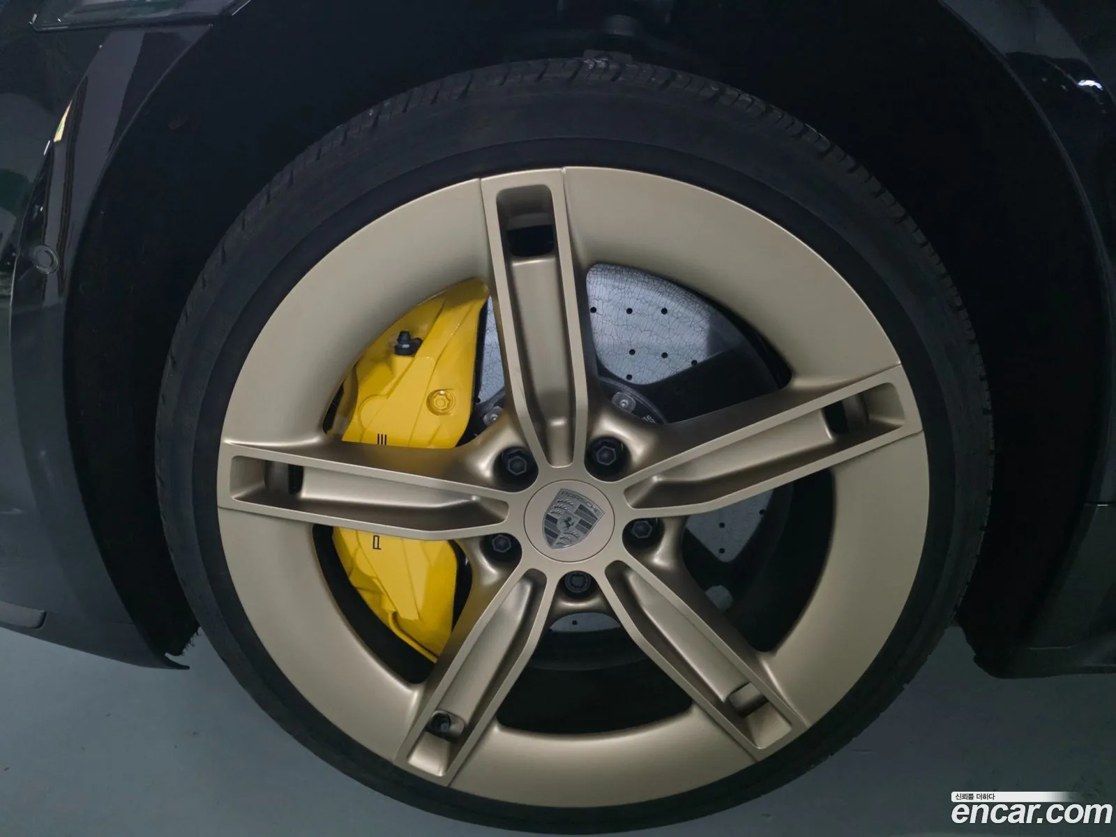 Porsche Taycan 2025 — 18