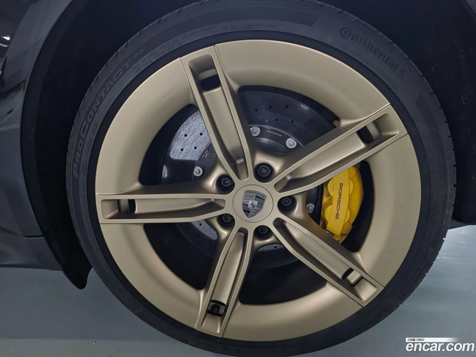 Porsche Taycan 2025 — 3