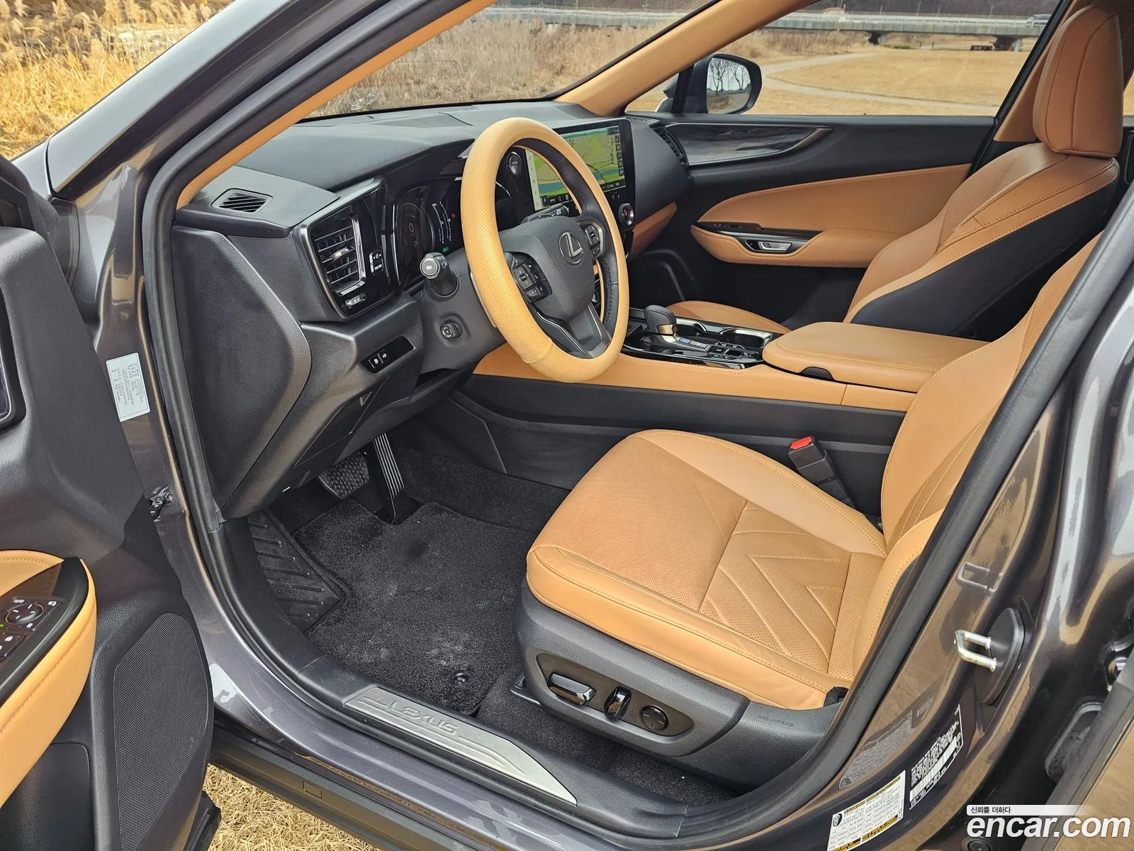 Lexus NX450h+ 2023 — 13