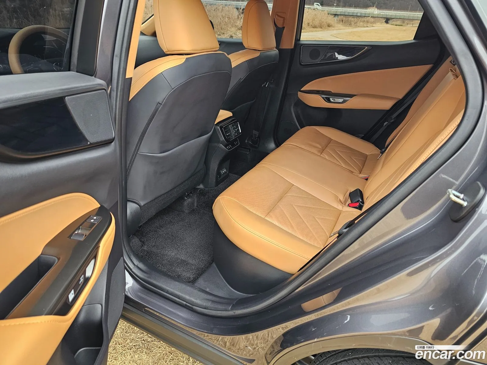 Lexus NX450h+ 2023 — 8